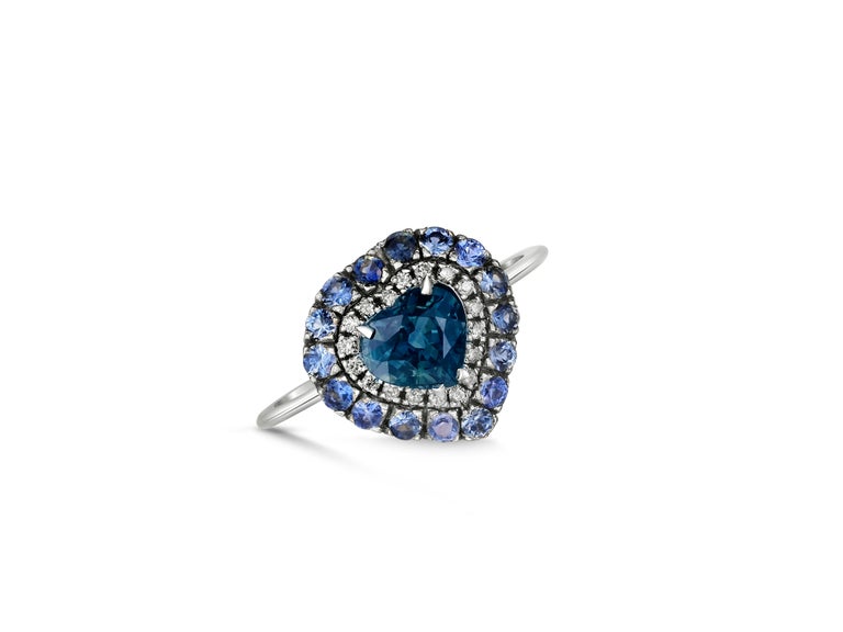 Modern Sapphire engagement ring in 14k white gold. Blue sapphire and diamonds ring. For Sale