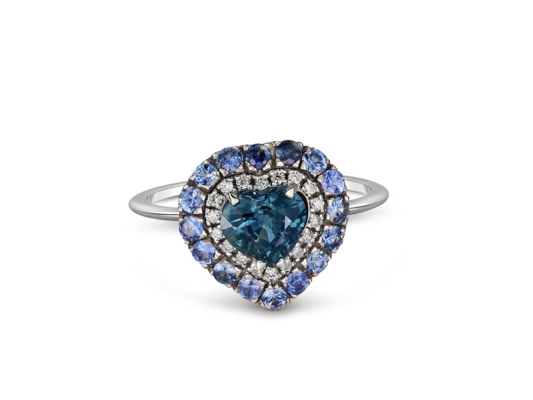 Sapphire engagement ring in 14k white gold. Blue sapphire and diamonds ring. For Sale 3