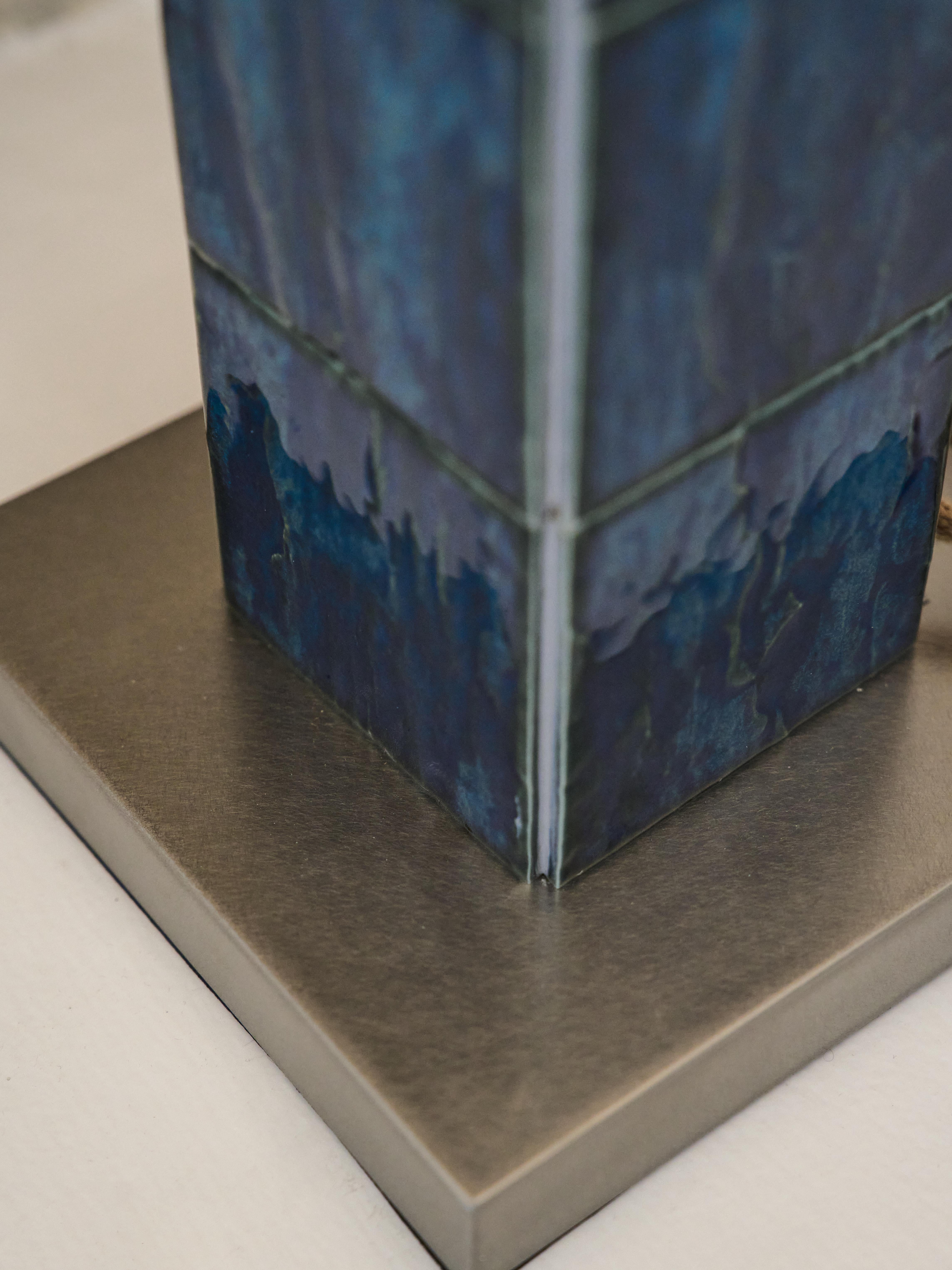 XXI secolo e contemporaneo Lampada da terra Sapphire in mattoni fatti a mano e tessuto trasparente in lino di Artempo in vendita