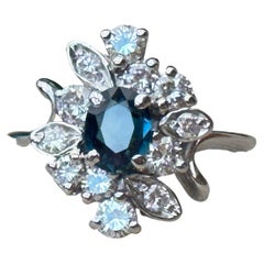 Bague fleur en or 18 carats avec diamants et saphir