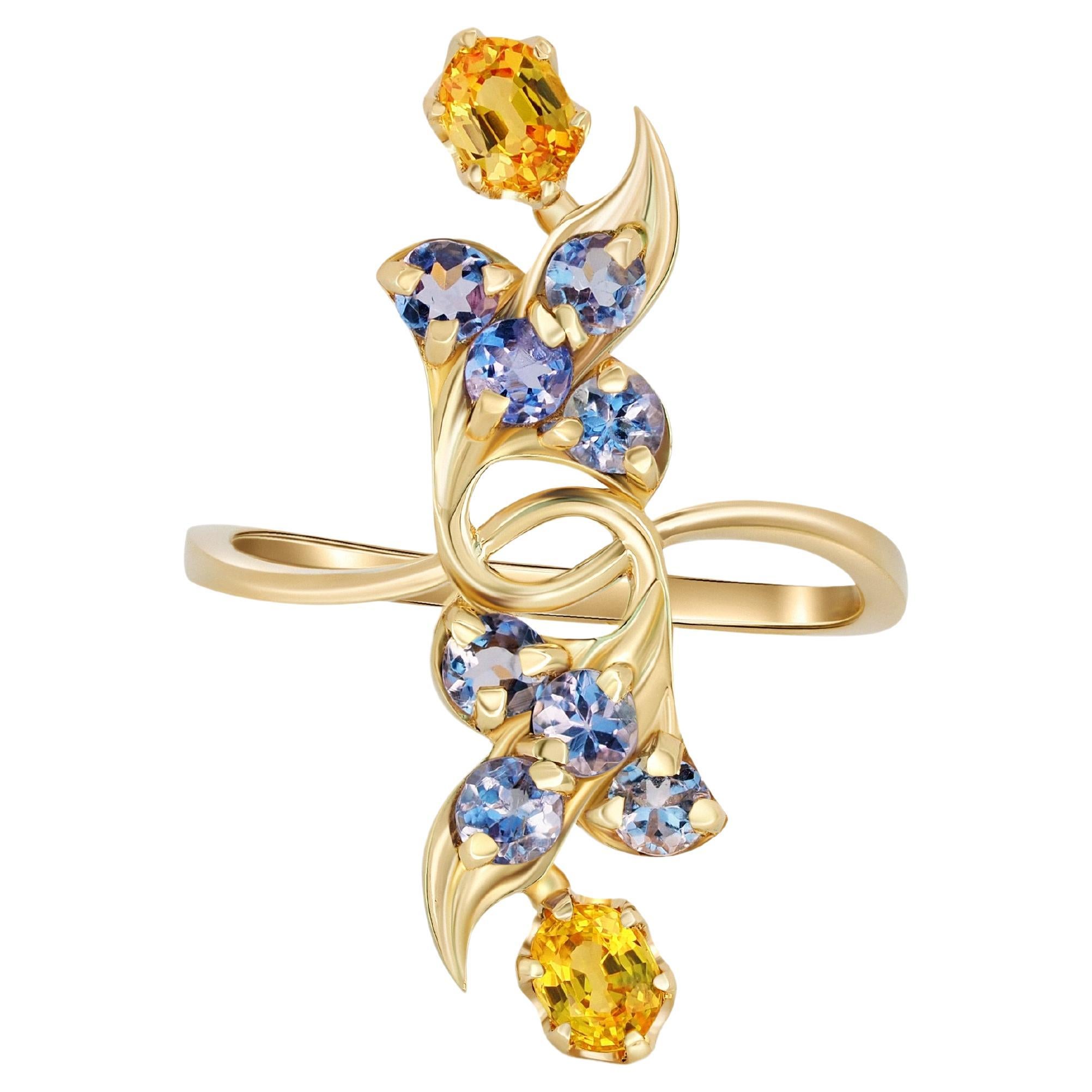 Sapphire gold ring. 