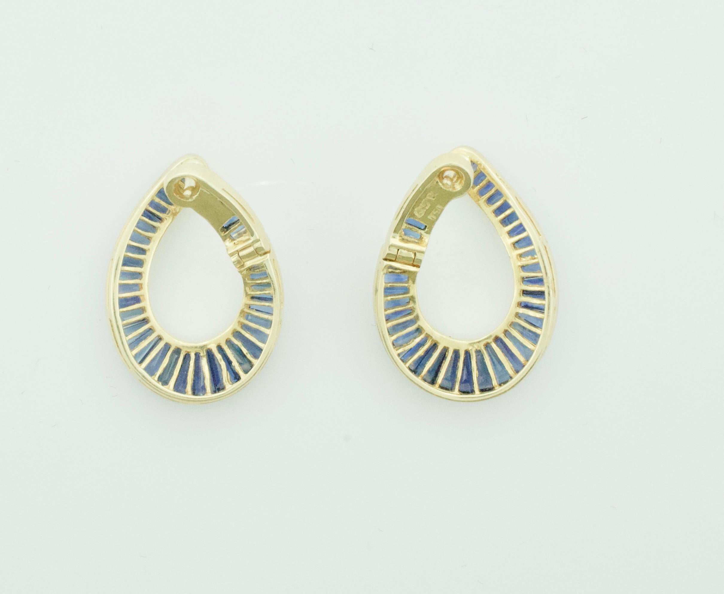Modern Sapphire Hoop Earrings in 18 Karat Yellow Gold 4.00 Carat For Sale