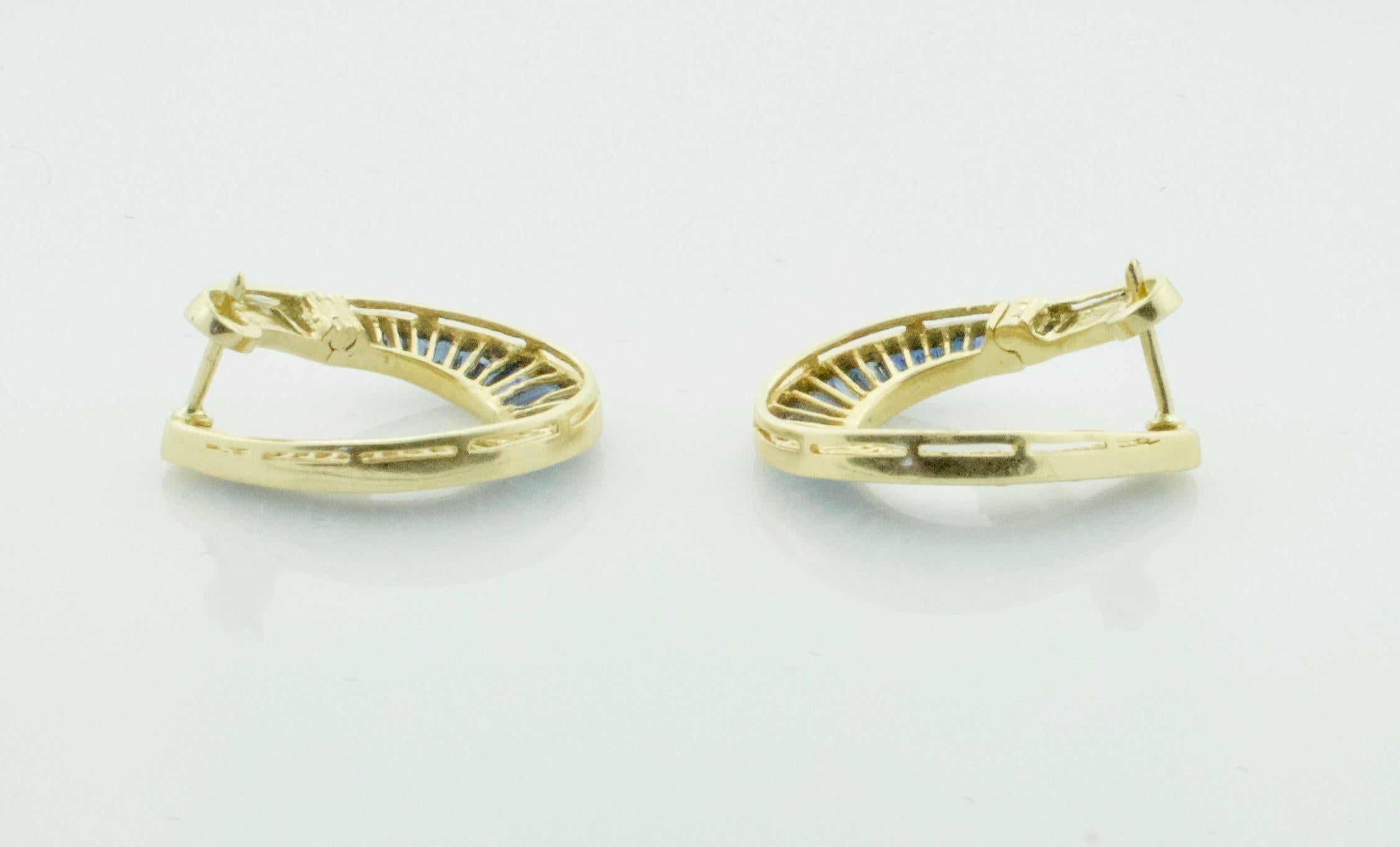 Sapphire Hoop Earrings in 18 Karat Yellow Gold 4.00 Carat In Excellent Condition For Sale In Wailea, HI