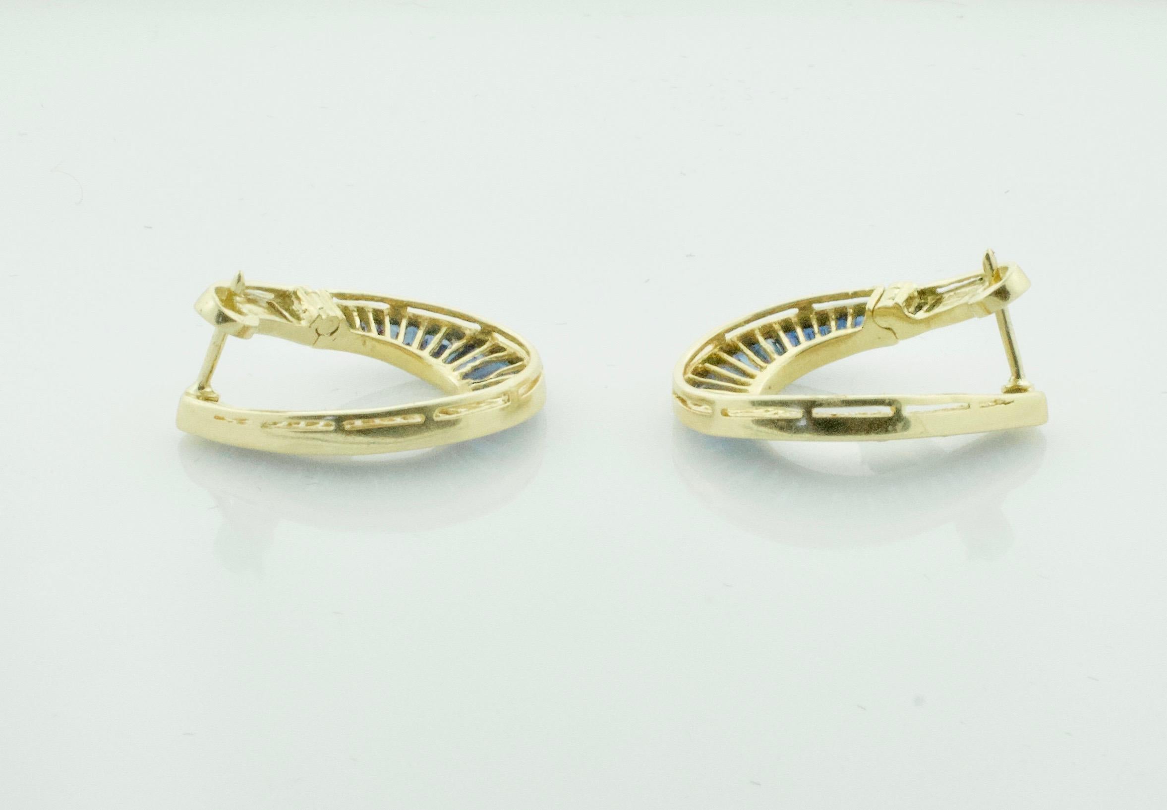 Women's or Men's Sapphire Hoop Earrings in 18 Karat Yellow Gold 4.00 Carat For Sale