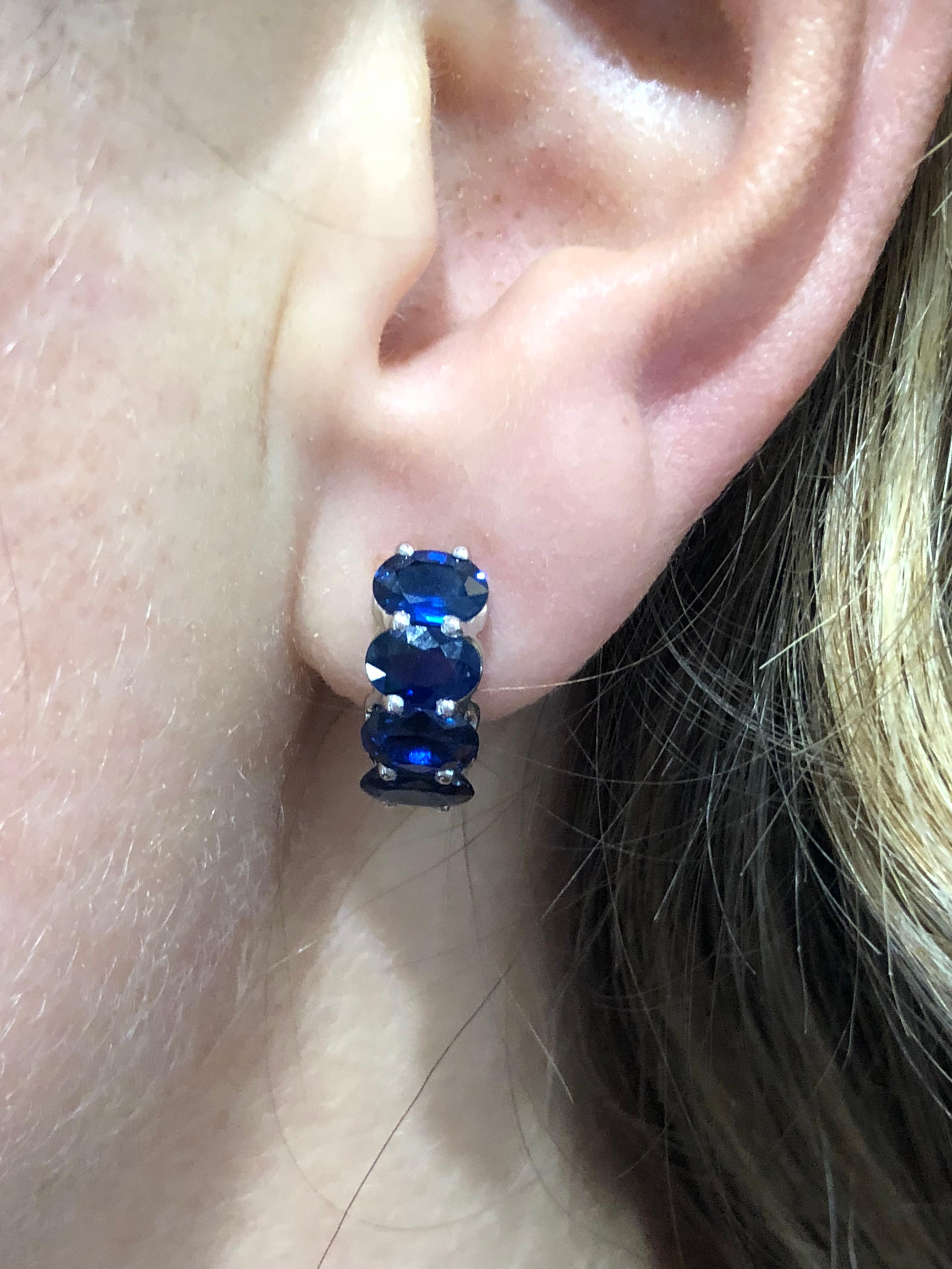 Sapphire Huggie White Gold Earrings In New Condition For Sale In Greenwich, CT