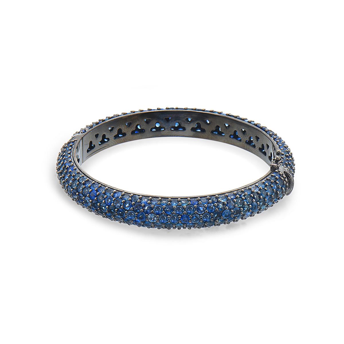 Round Cut Sapphire in Black Rhodium Gold Bangle Bracelet