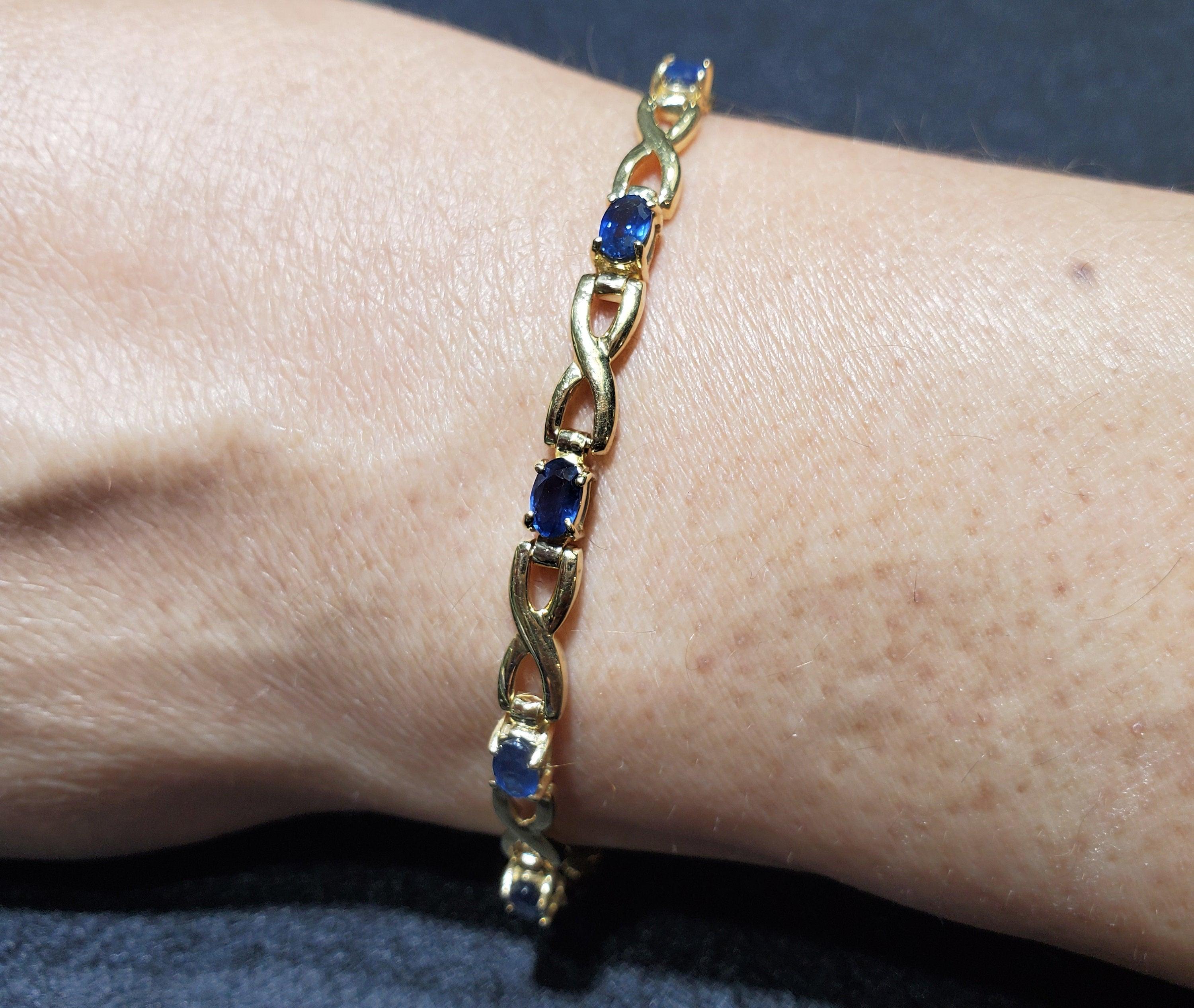 Bracciale Tennis ♥ Descrizione ♥

Pietra principale: Zaffiro
Circa. Peso totale dei carati: 1,50cttw
Tipo di metallo: Oro giallo 14 carati 
Peso del metallo: 10 grammi
Taglio della pietra: Ovale
Lunghezza bracciale: 7 pollici
Larghezza bracciale: 4