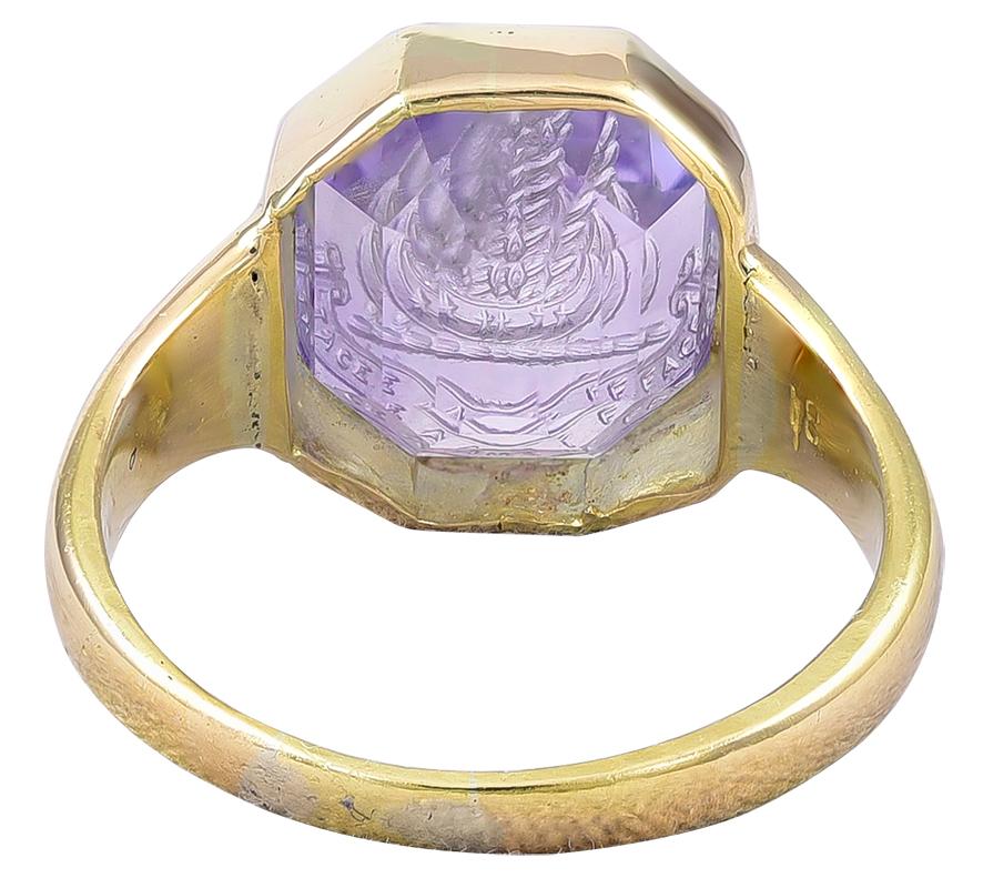 Sapphire Intaglio Ring In Good Condition For Sale In London, GB