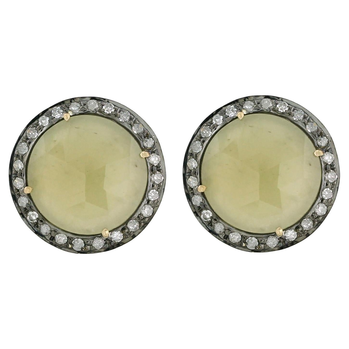 Boucles d
oreilles minimales en saphir avec diamants en or jaune 18k en vente