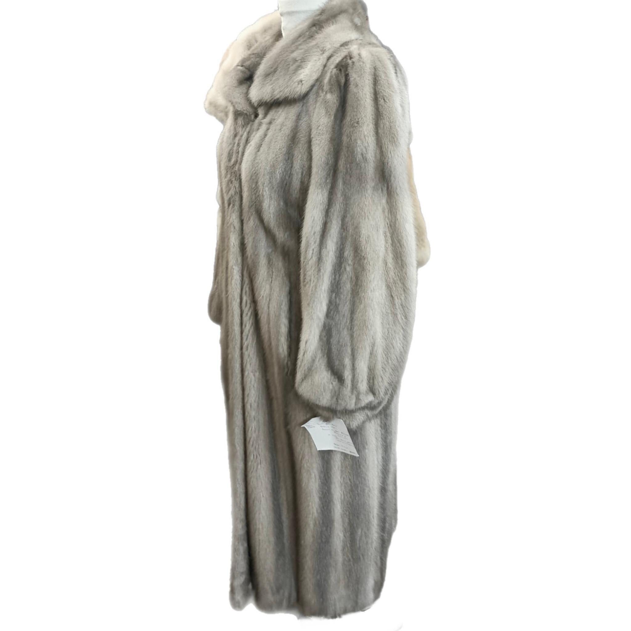Women's Sapphire Mink Fur Coat size 12 M For Sale