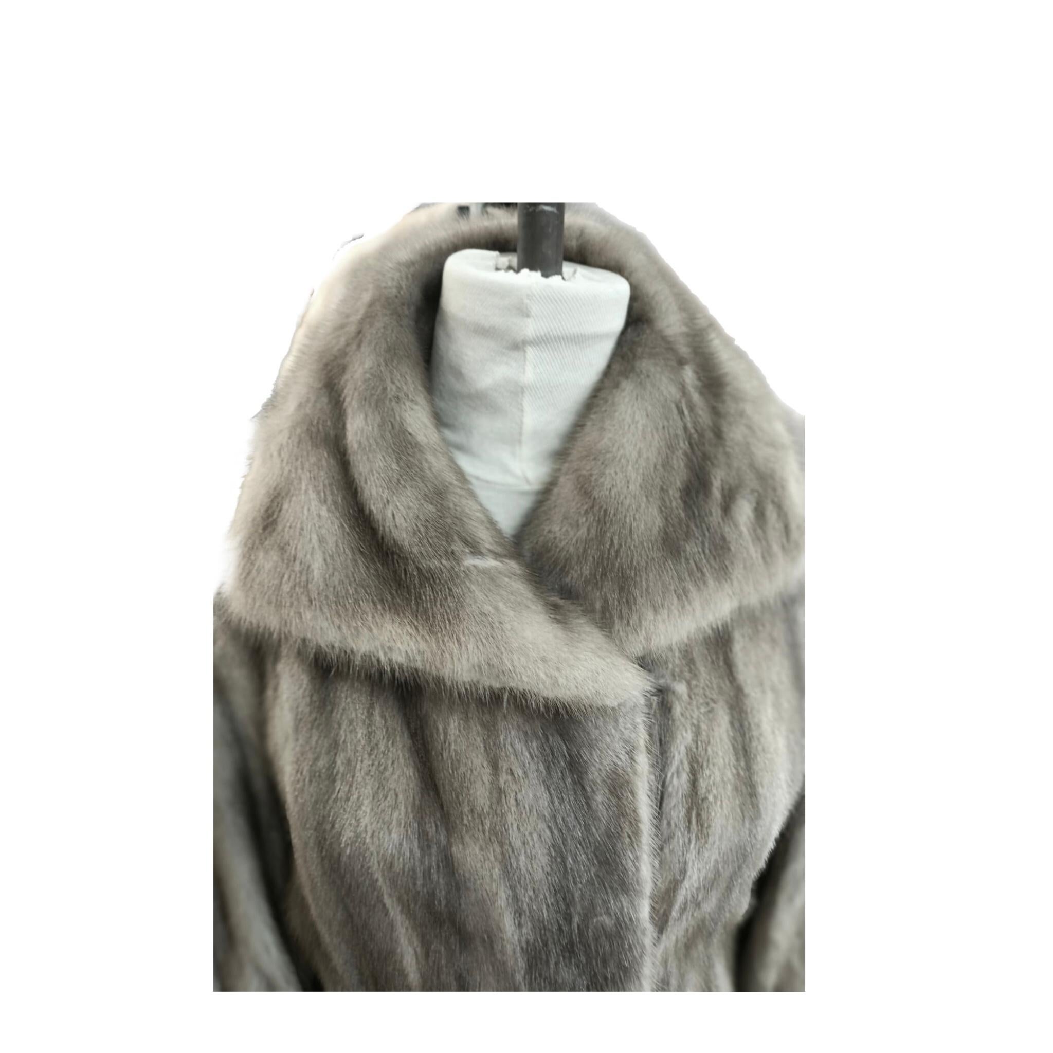 Manteau en fourrure de vison saphir taille 12 M en vente 1
