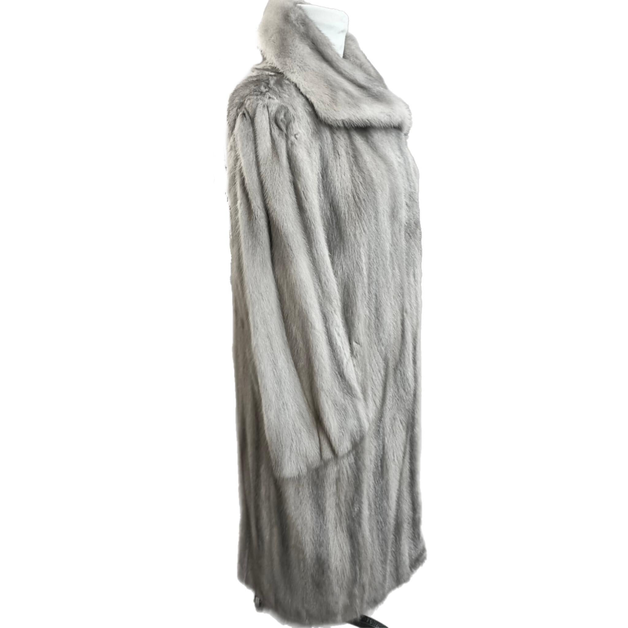 Manteau en fourrure de vison saphir taille 12 M en vente 2