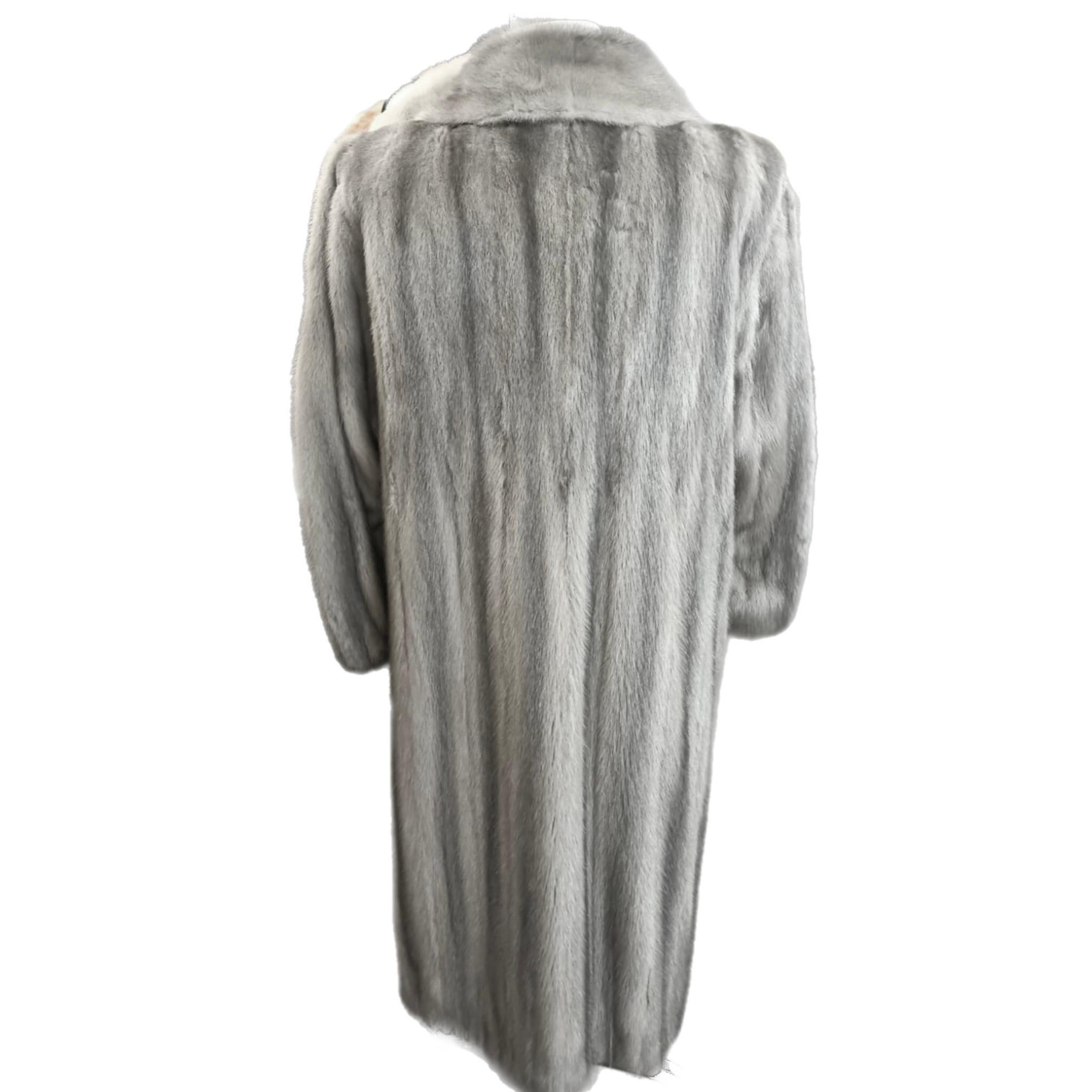 Manteau en fourrure de vison saphir taille 12 M en vente 3
