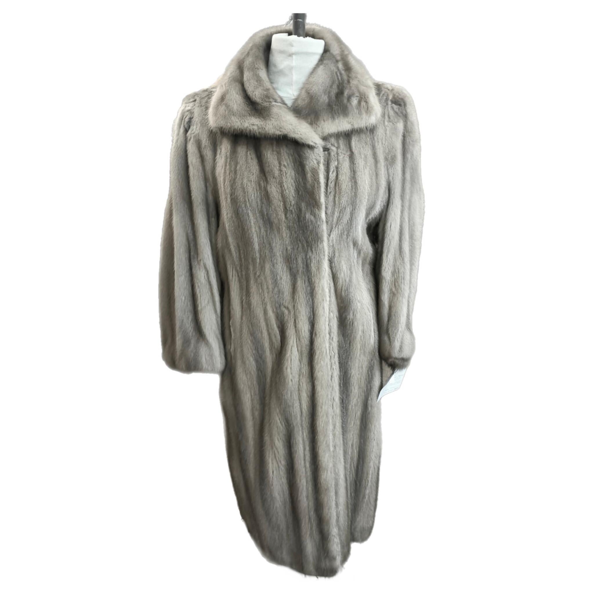 Sapphire Mink Fur Coat size 12 M For Sale 4