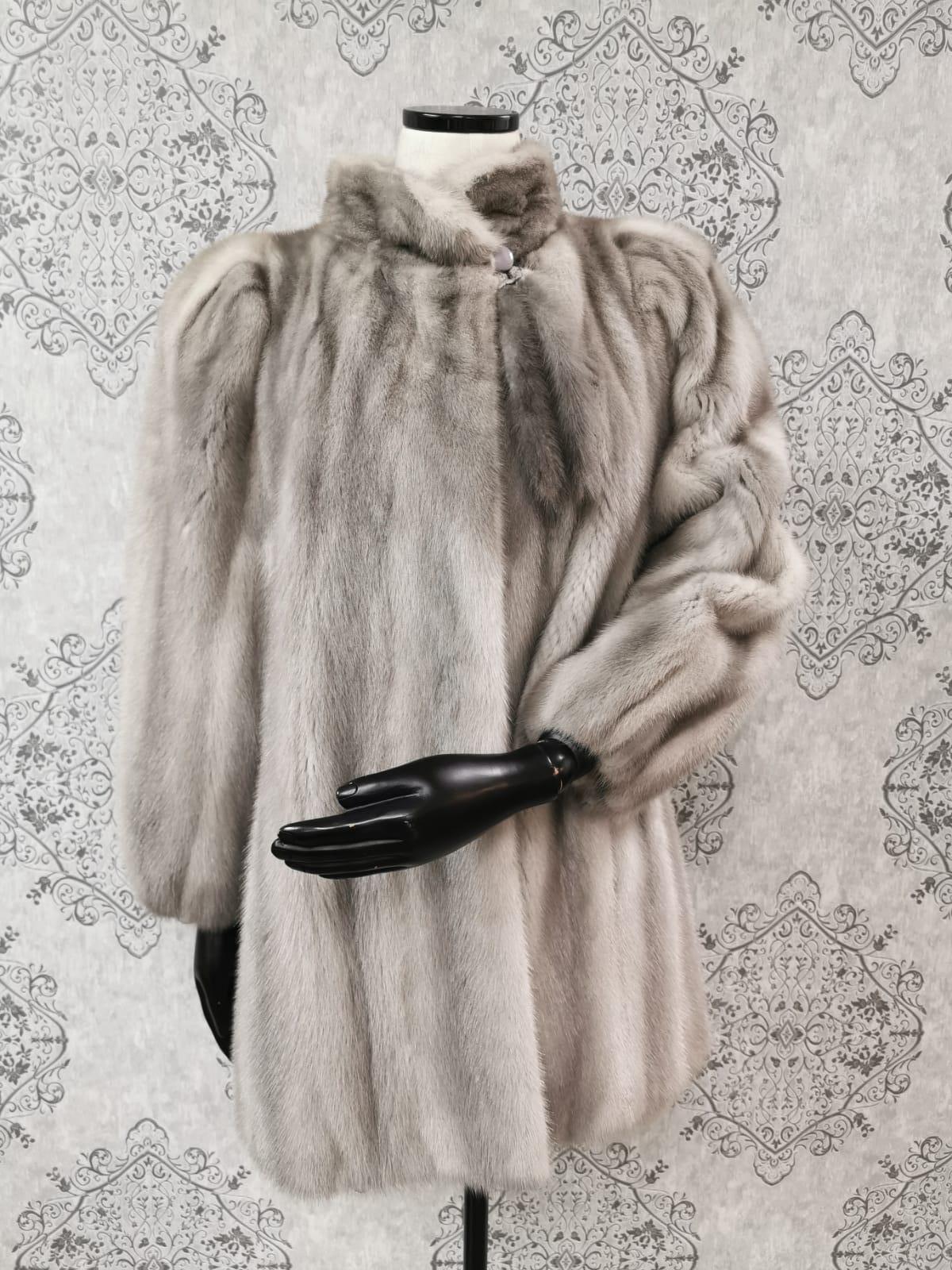 DESCRIPTION : 52 SAPPHIRE MINK FUR COAT SIZE 12

This stylish coat in an excellent condition has a tuxedo collar, princess cuffs, European German clasps for closure, too slit pockets, grey silk satin lining, and two cute mink fur legs as brooch