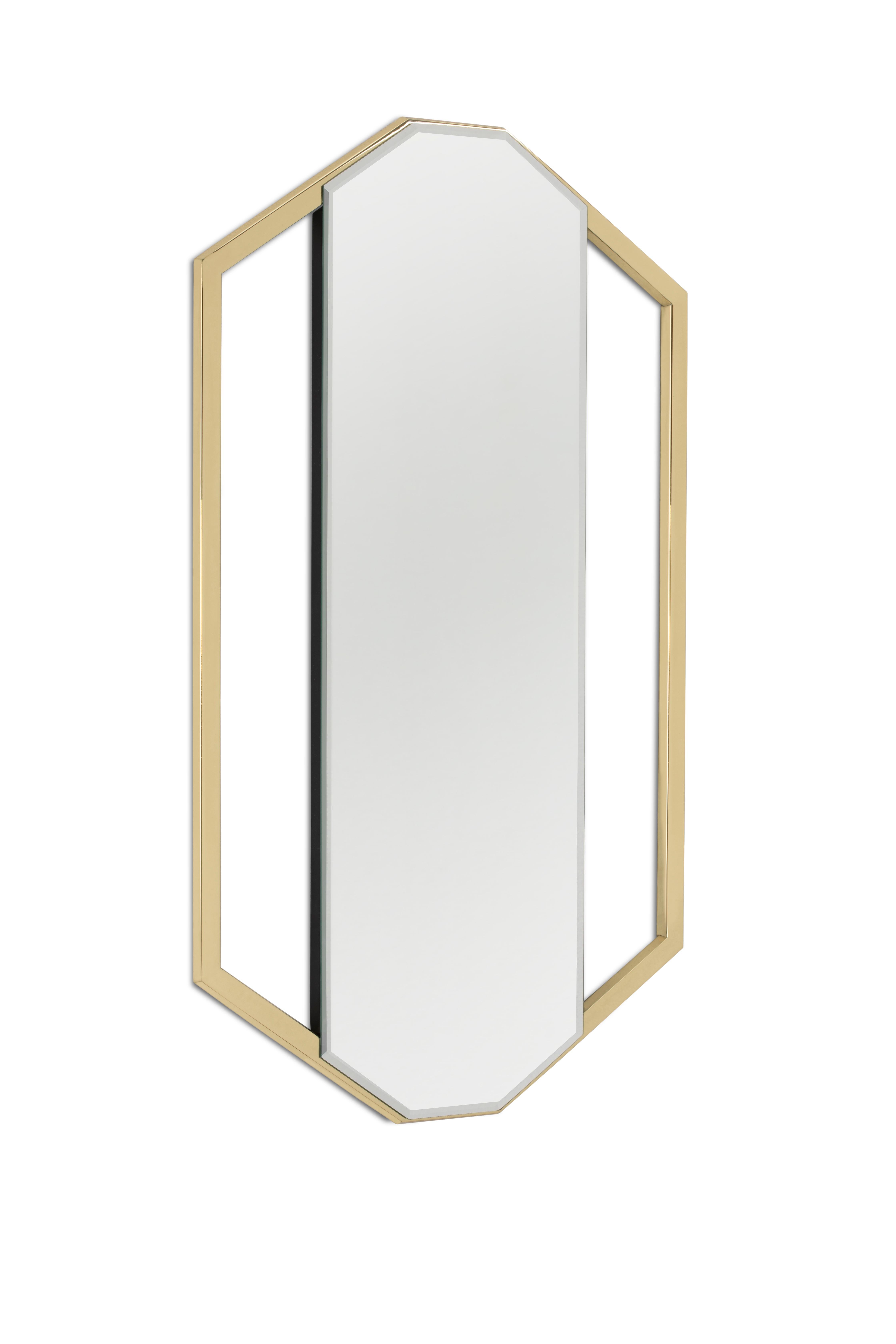 Sapphire mirror gets its name from its resemblance to the blue precious stone: Sapphire. Made out of cornered polished brass this mirror is a versatile piece for luxury bathrooms. It can be displayed in both vertical or horizontal orientation.