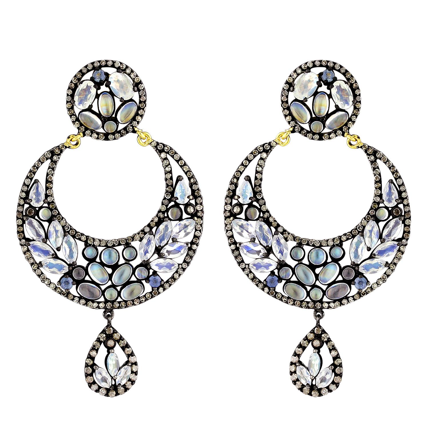 Boucles d'oreilles en forme de demi-lune en saphir et pierre de lune avec diamants pavés Neuf - En vente à New York, NY