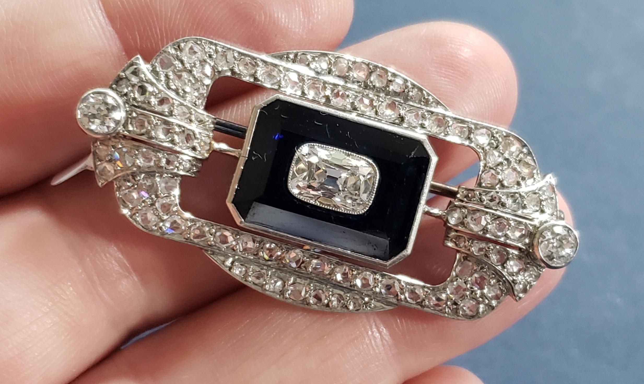 Art Deco Sapphire (No Heat) 1.24CT(Est) Cushion Diamond pin Platinum AGL certificate For Sale