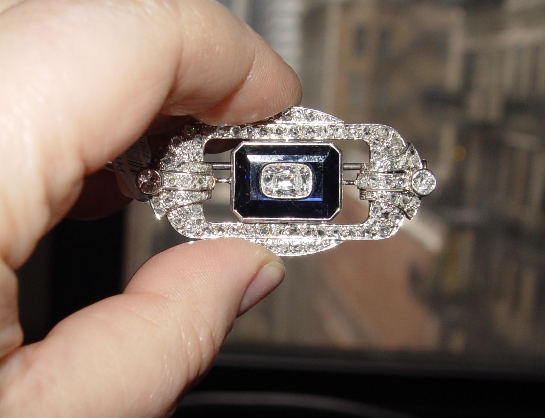 Women's or Men's Sapphire (No Heat) 1.24CT(Est) Cushion Diamond pin Platinum AGL certificate For Sale
