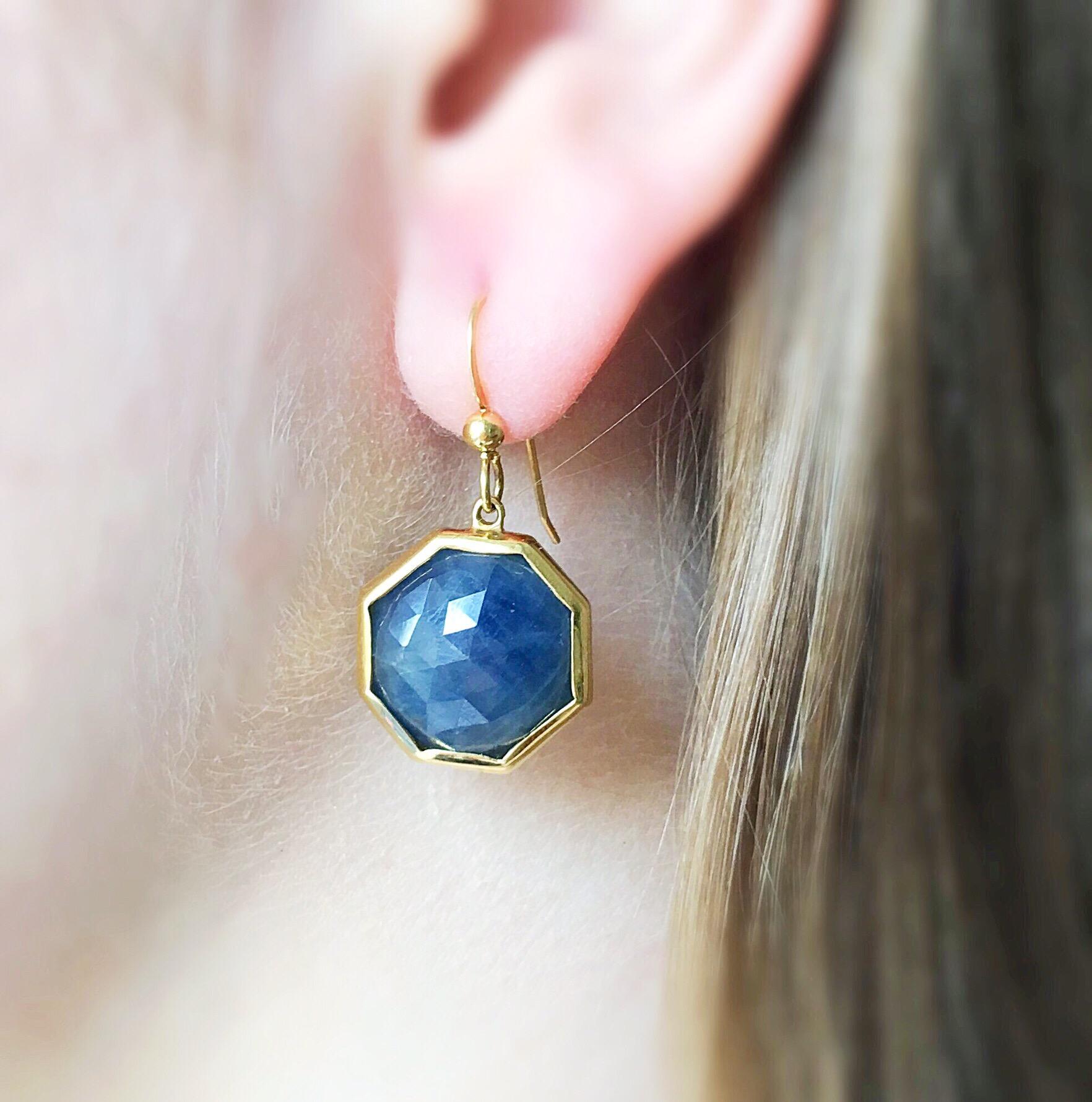 Contemporain Boucles d'oreilles en goutte octogonales en or 18 carats et saphir en vente