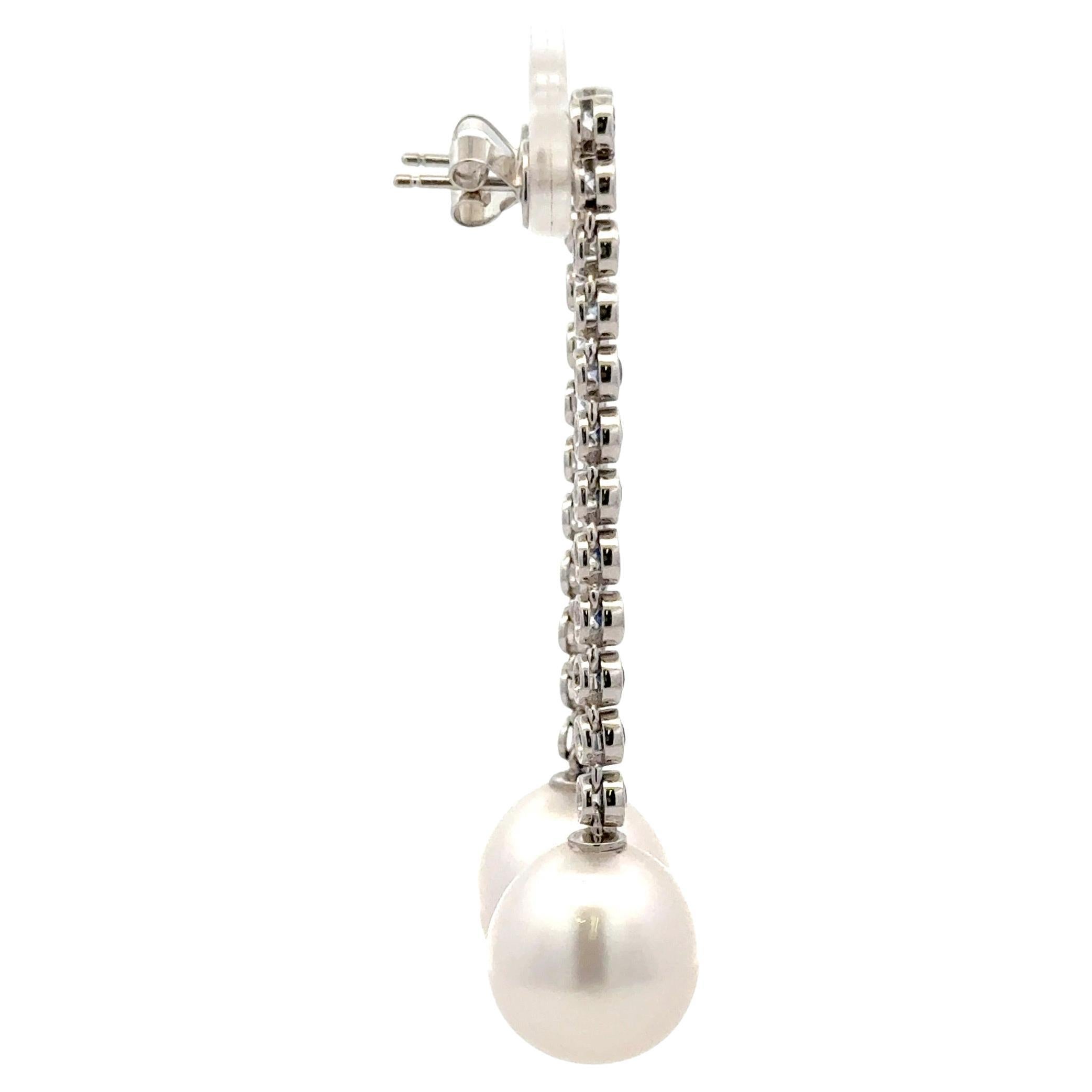 Pendants d'oreilles Ombres de saphir et perles des mers du Sud 2.24 CTS 13-14 MM Or blanc 18KT en vente 2