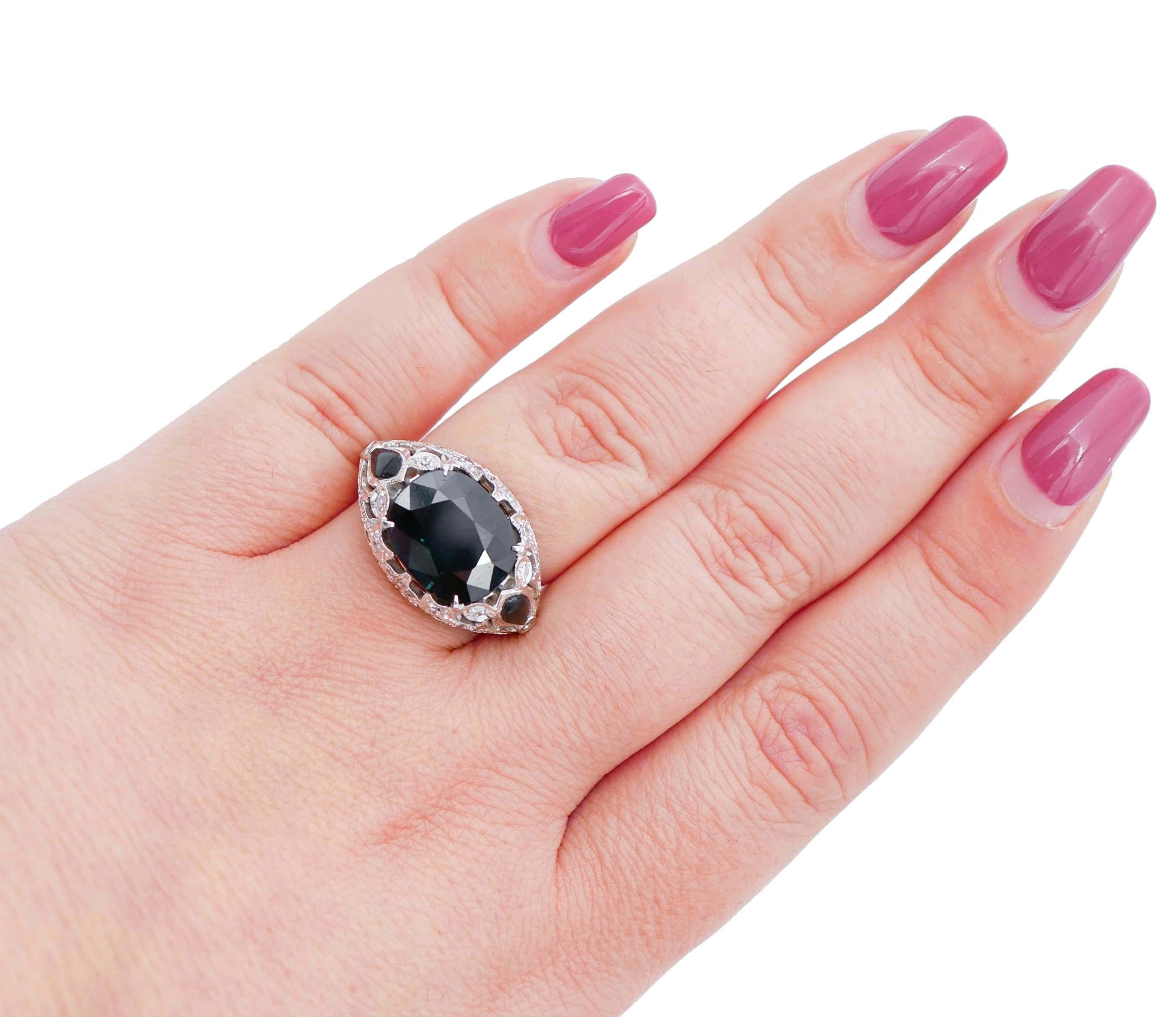 Sapphire, Onyx, Diamonds, 14 Karat White Gold Retrò Ring In Good Condition For Sale In Marcianise, Marcianise (CE)