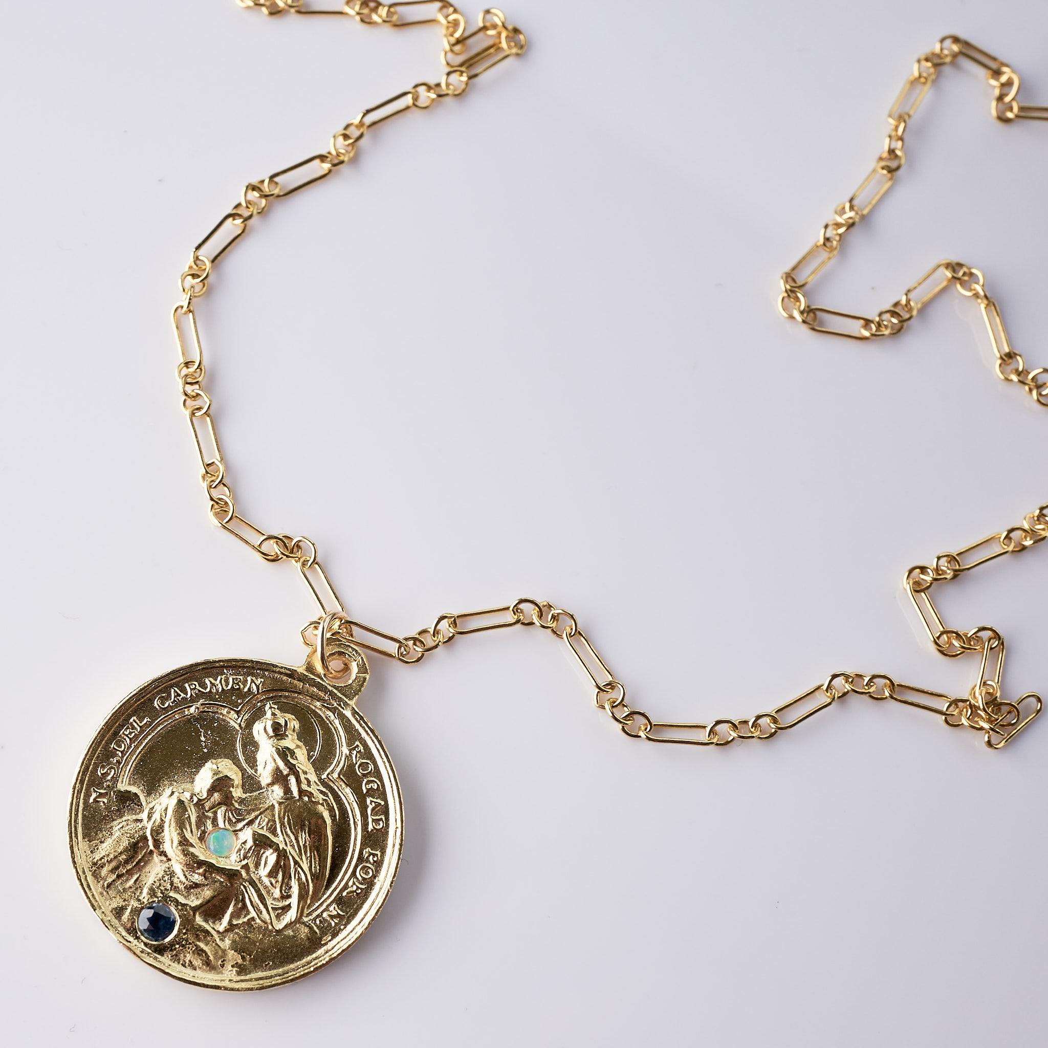 Diamant-Saphir-Opal-Medaillon-Halskette Religiöses Goldton J Dauphin im Zustand „Neu“ im Angebot in Los Angeles, CA