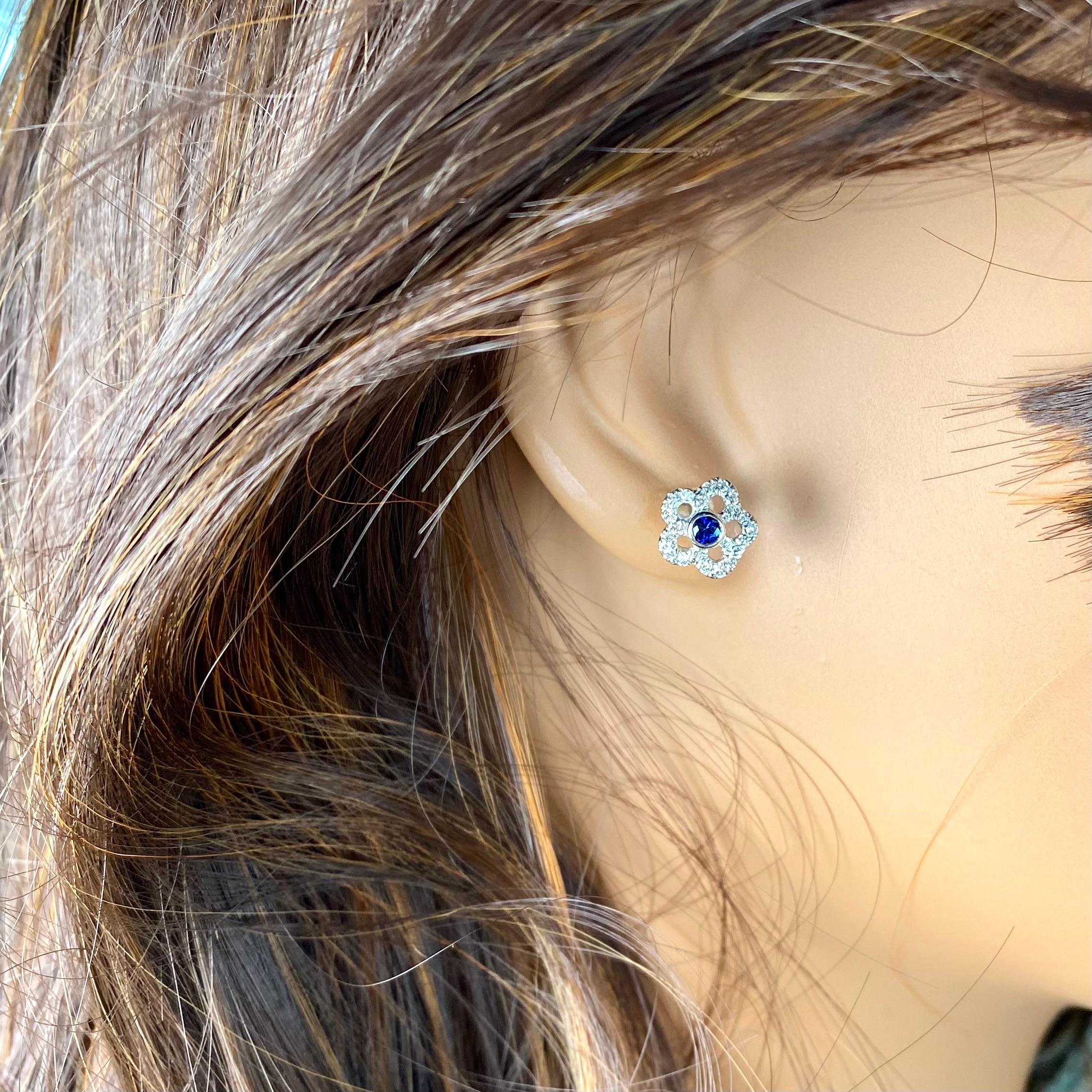 Contemporary Sapphire Diamond 1.50 Carats Cluster Floral 14 Karat Gold 0.40 Inch Earrings For Sale