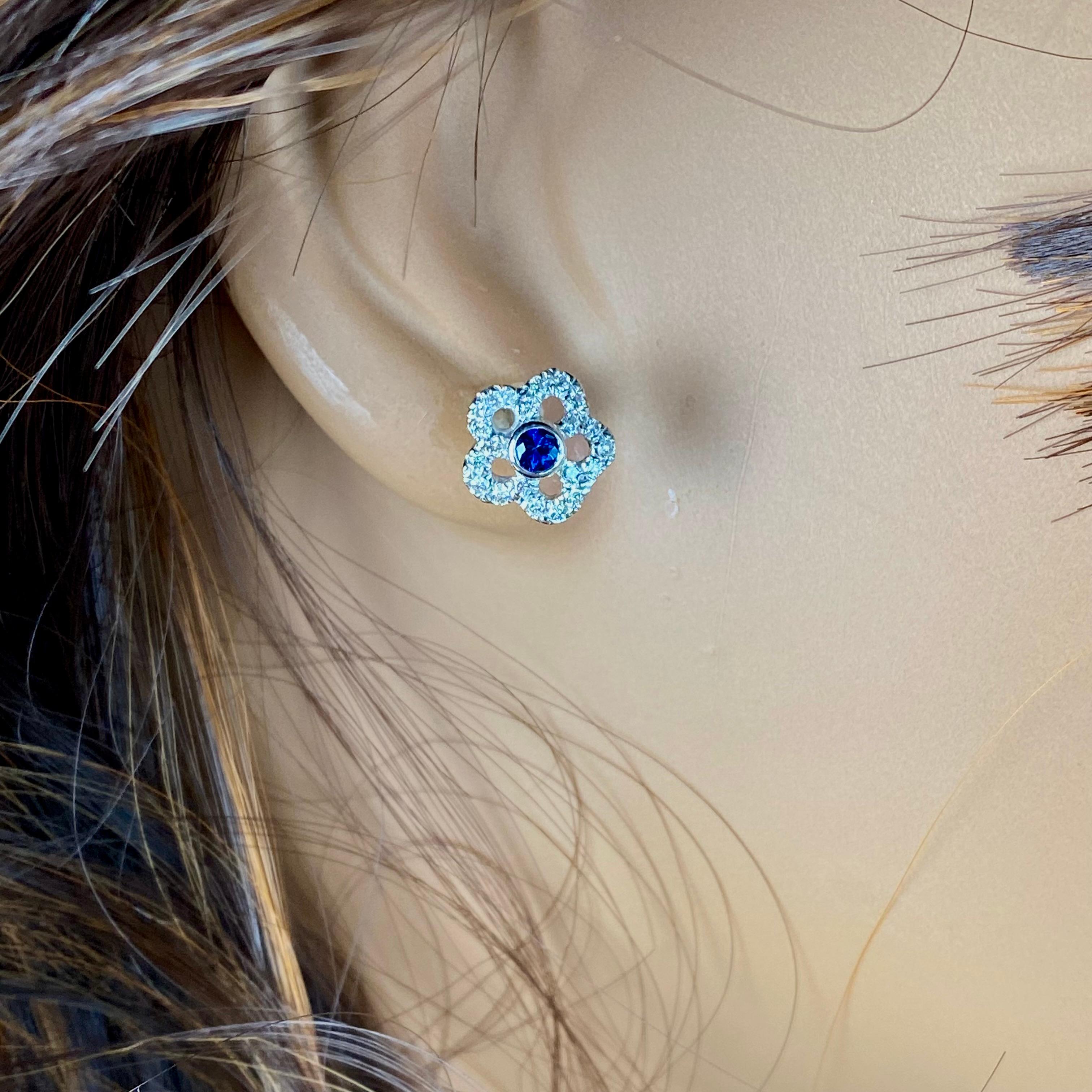 Sapphire Diamond 1.50 Carats Cluster Floral 14 Karat Gold 0.40 Inch Earrings For Sale 2