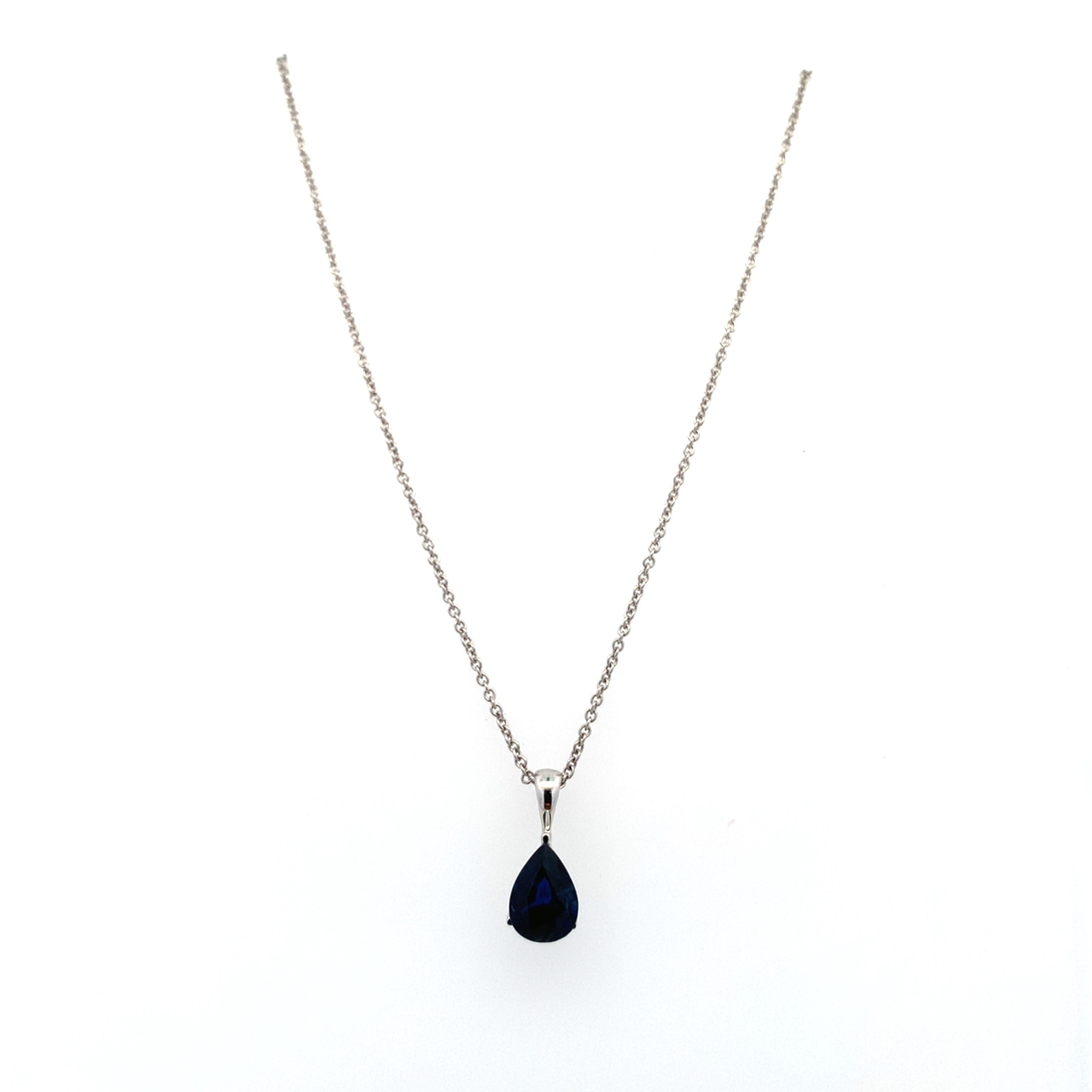 Sapphire pear shaped pendant necklace 18k white gold In New Condition For Sale In London, GB