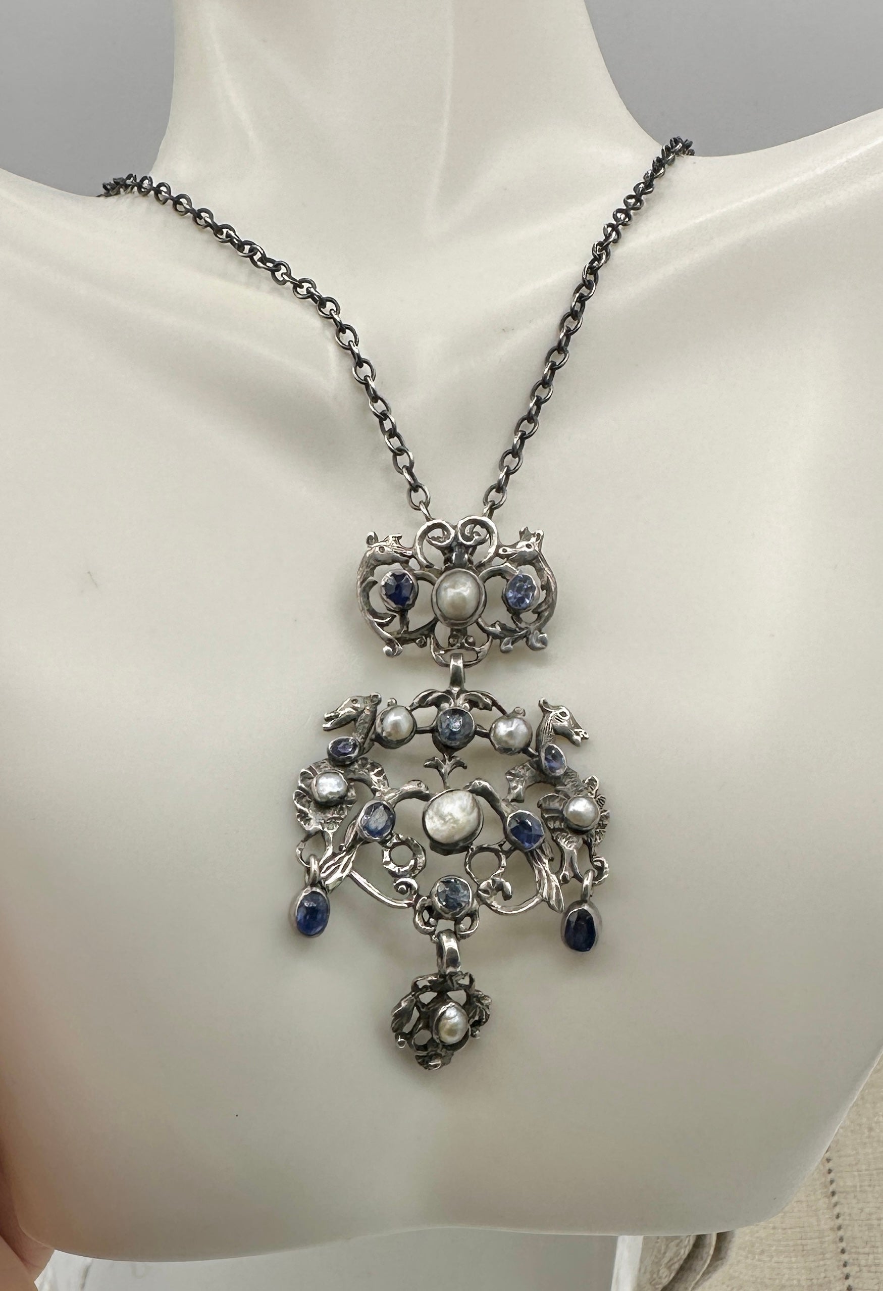 renaissance pearl necklace