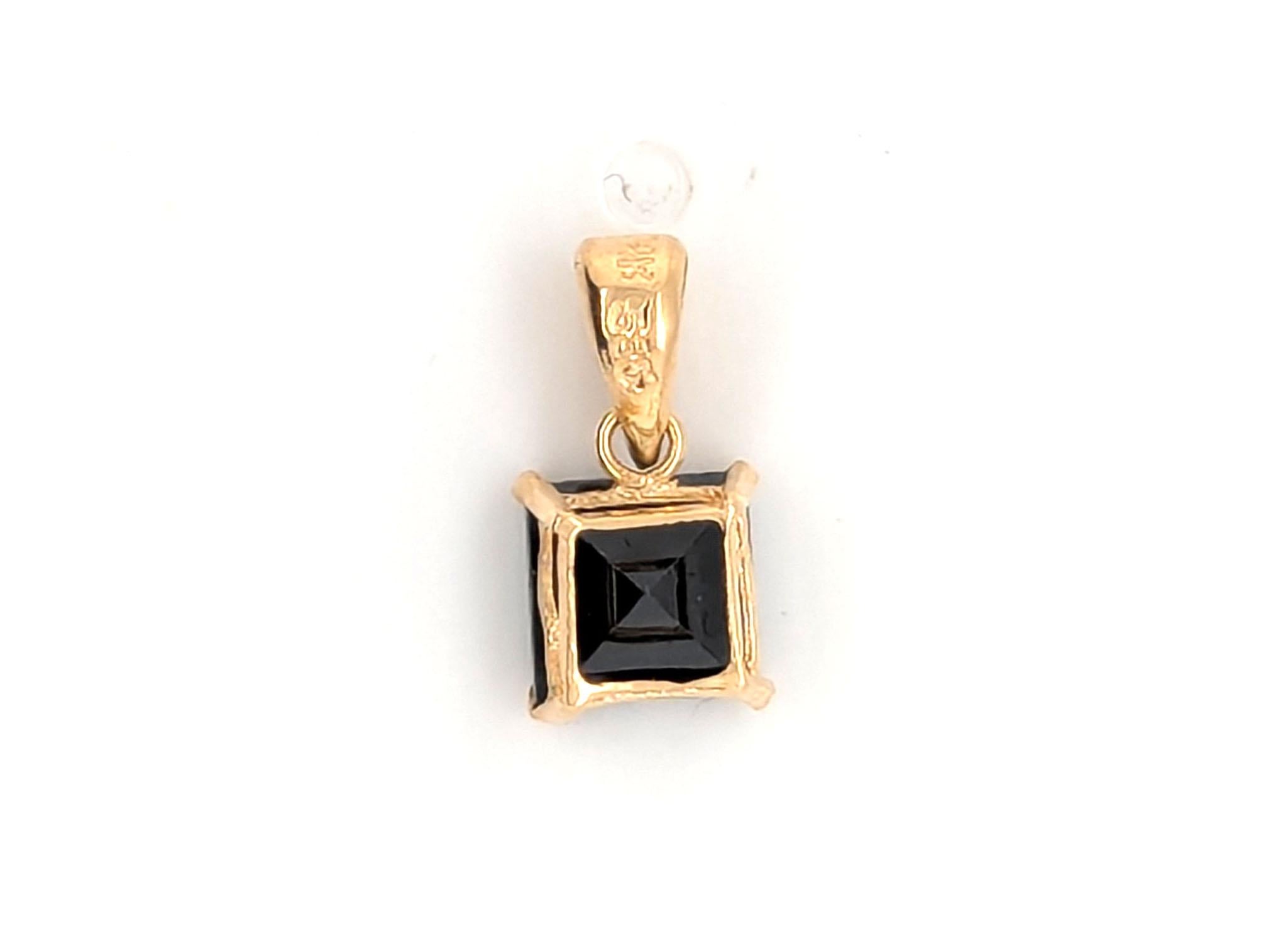 Collier pendentif saphir .75ct 14K Yellow Gold September Birthstone Brand New Neuf - En vente à Dearborn, MI