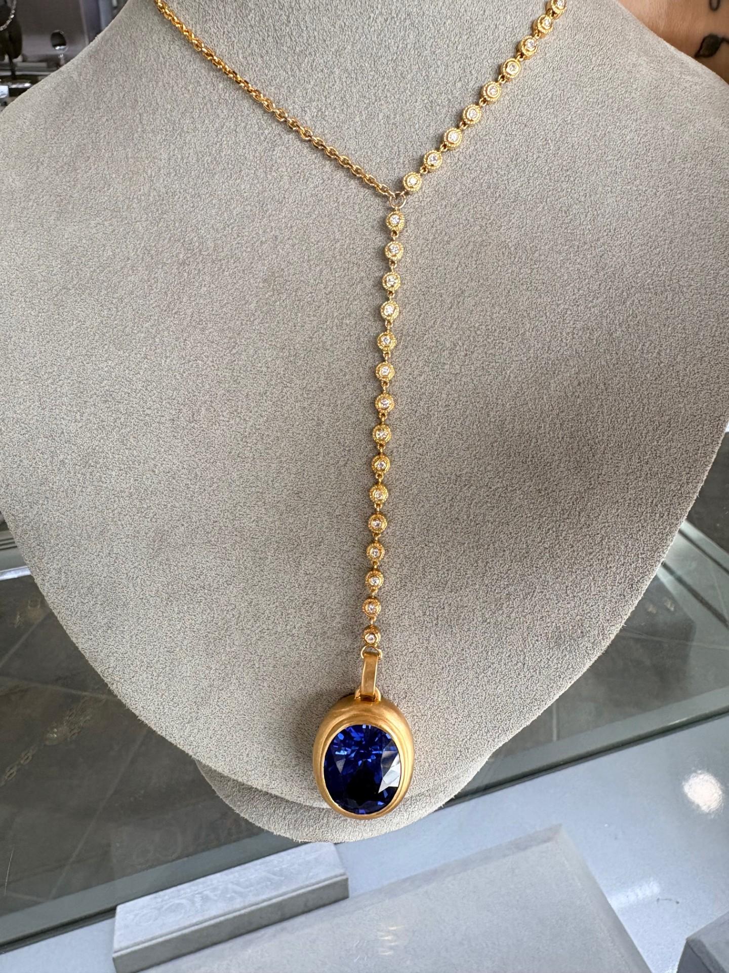 Taille ovale Collier pendentif saphir *PENDANT UNIQUEMENT* en vente