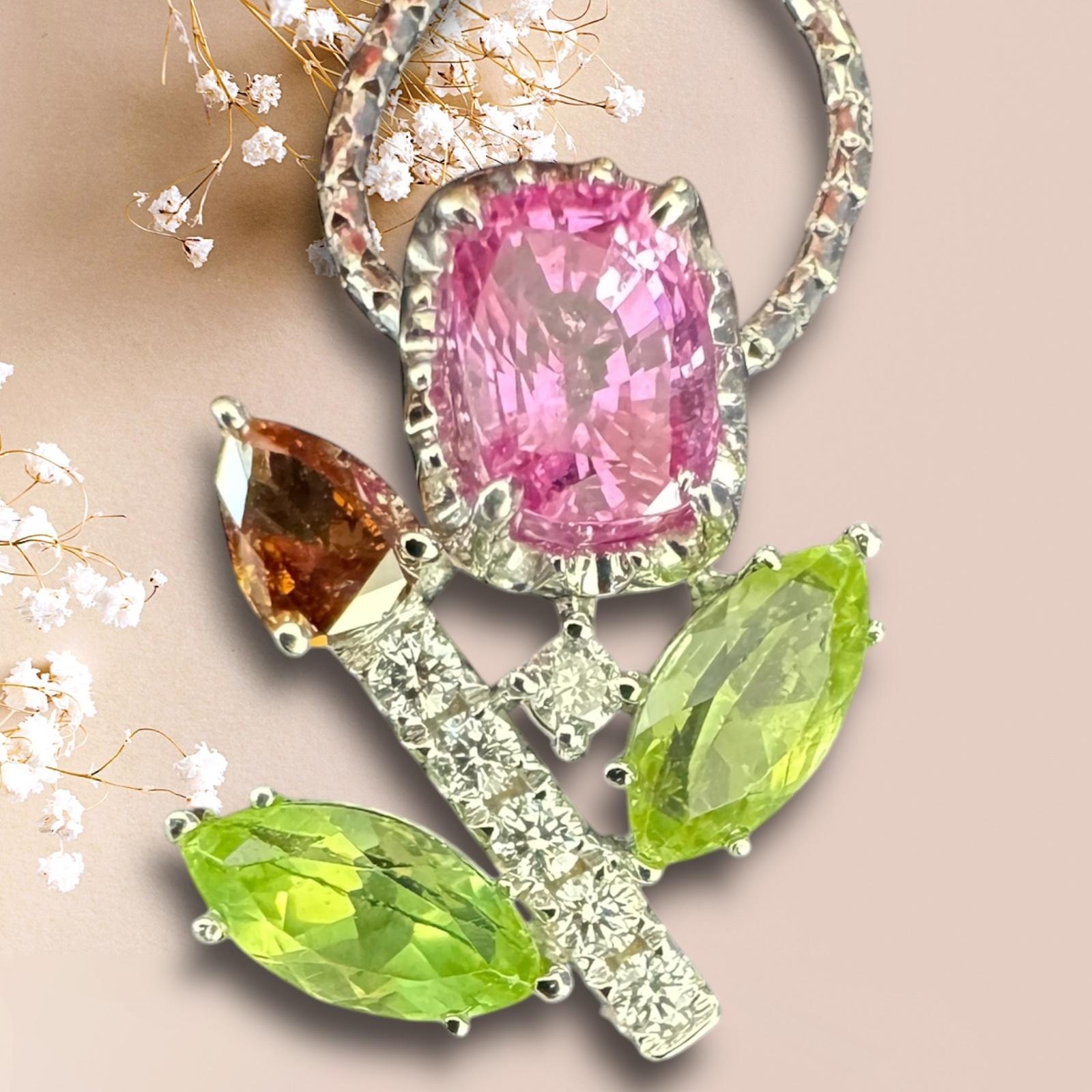 Ciondolo a forma di fiore con zaffiro, peridoto e granato in vendita 4
