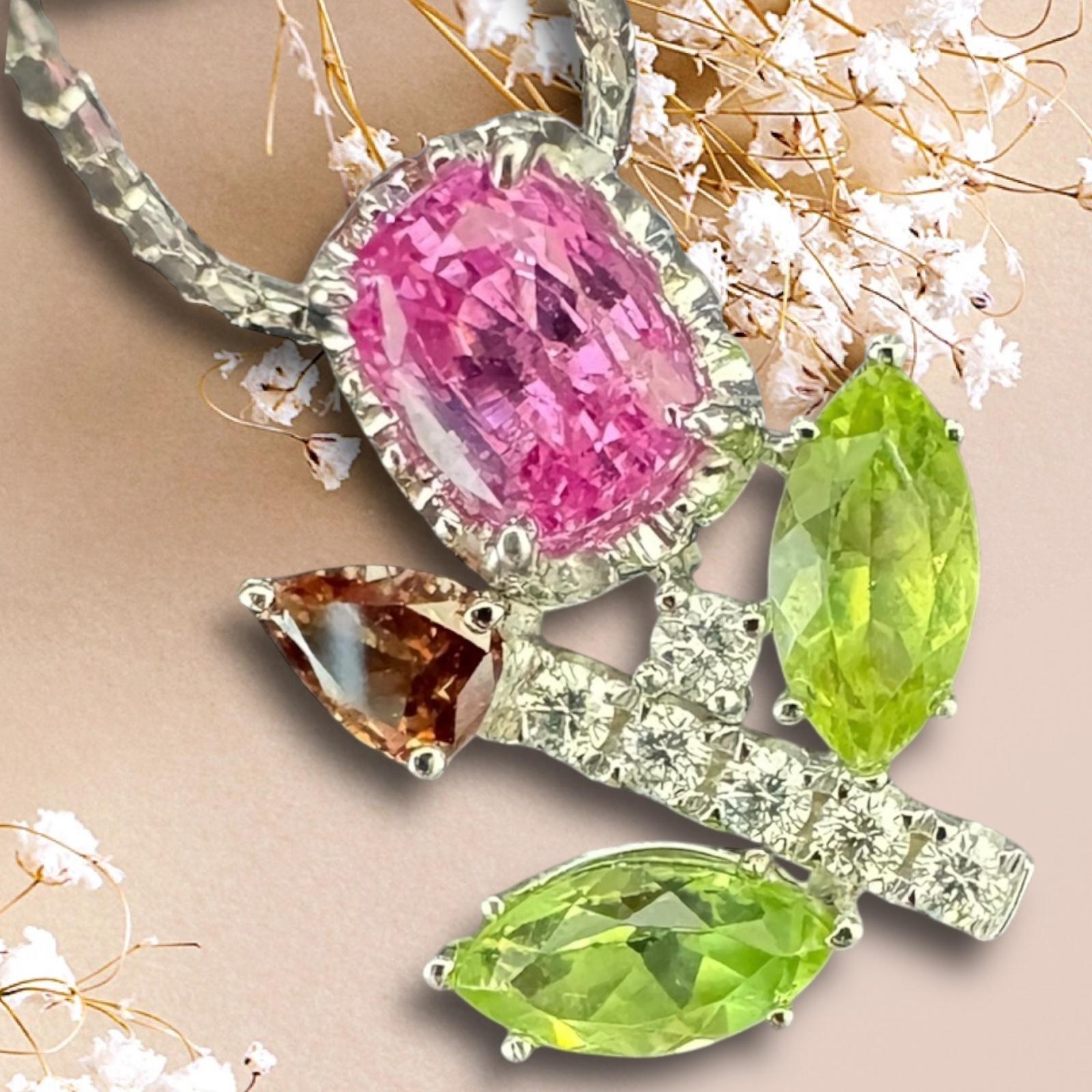 Ciondolo a forma di fiore con zaffiro, peridoto e granato in vendita 5