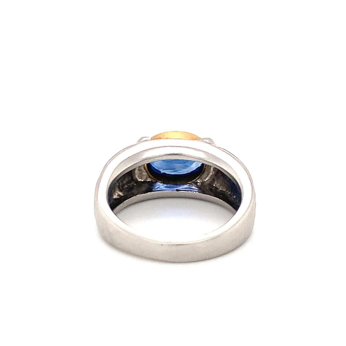Women's or Men's Sapphire Platinum and Yellow Gold Ring, circa 1990s For Sale