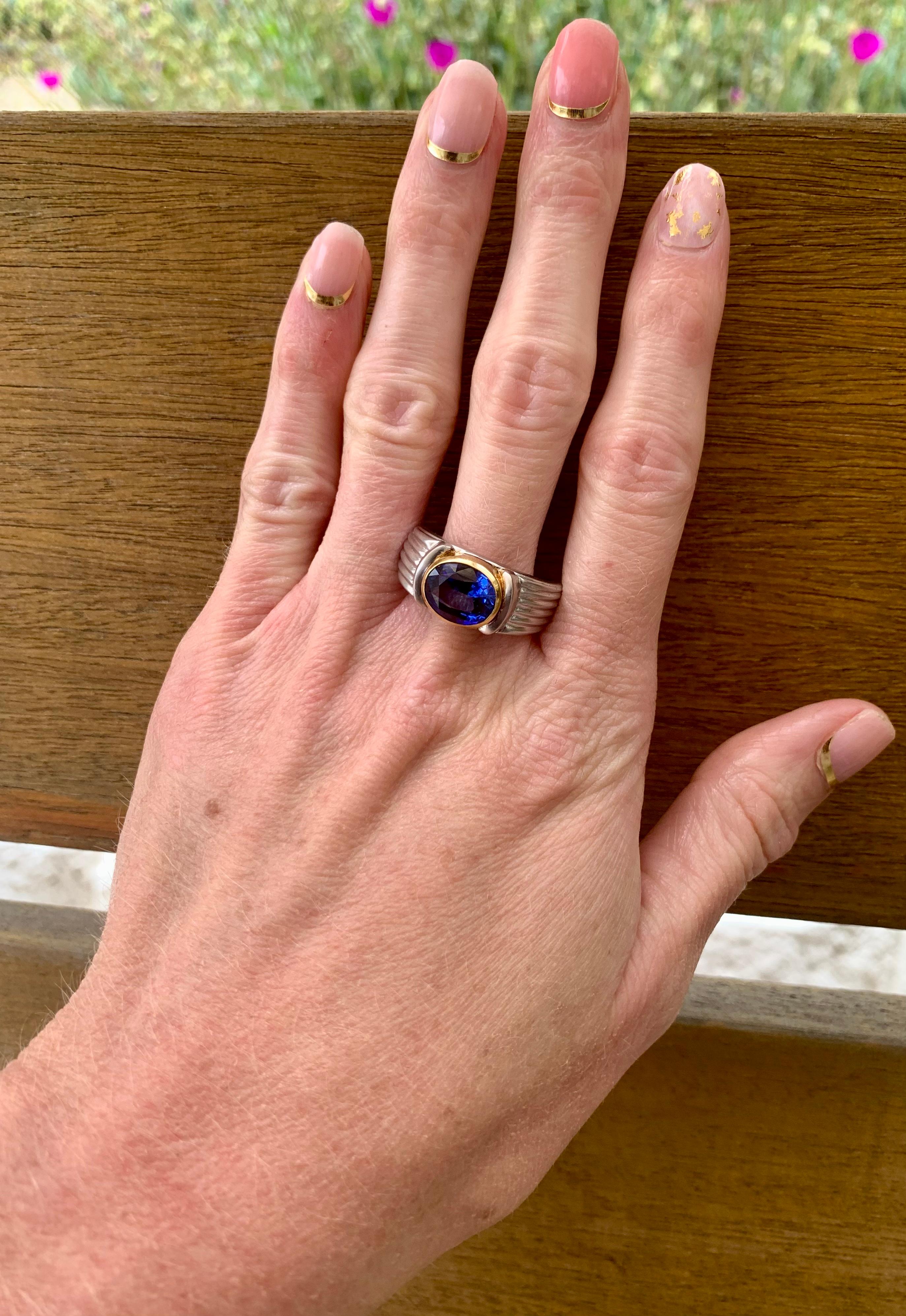 Sapphire Platinum and Yellow Gold Ring, circa 1990s For Sale 1