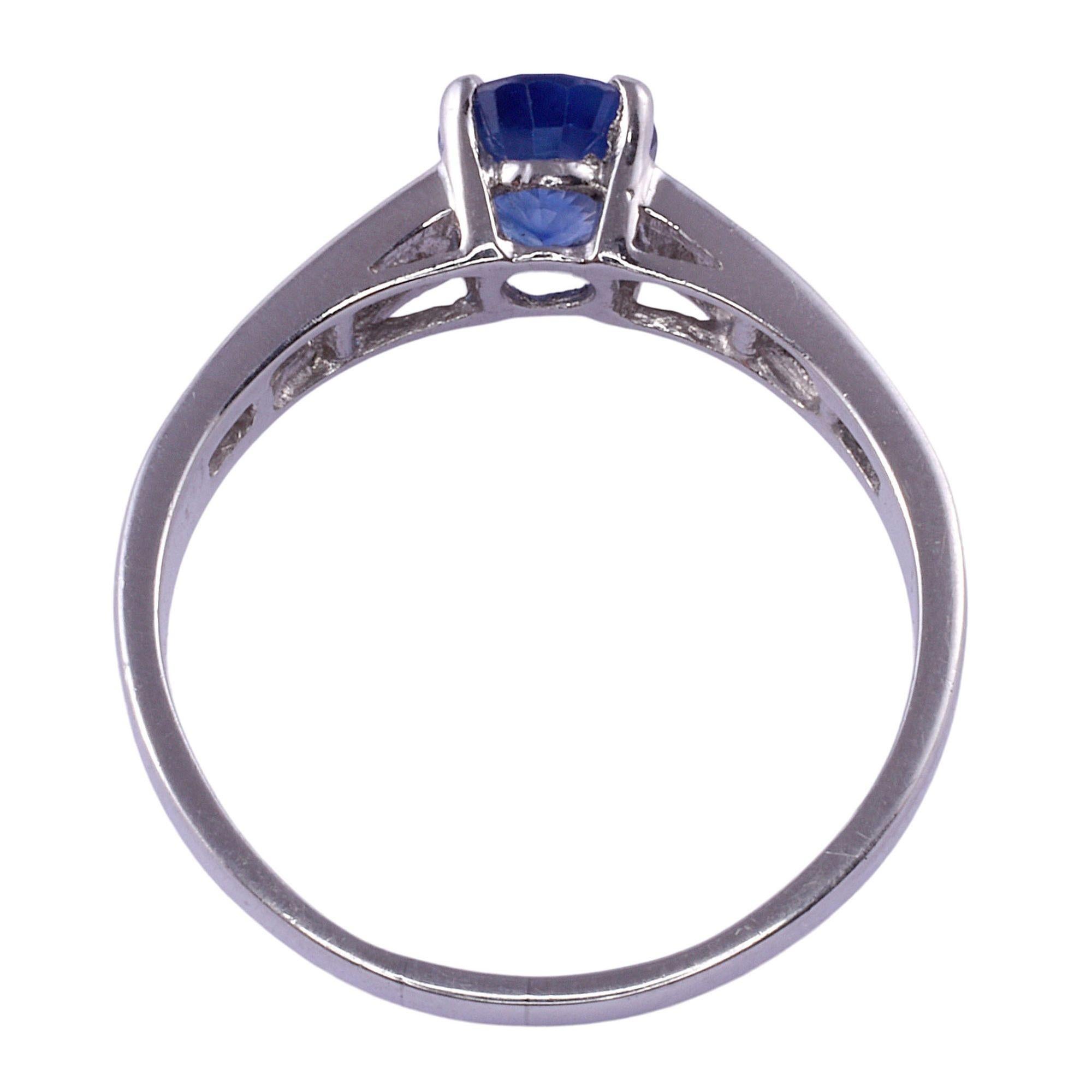 Sapphire Platinum Ring In Good Condition For Sale In Solvang, CA