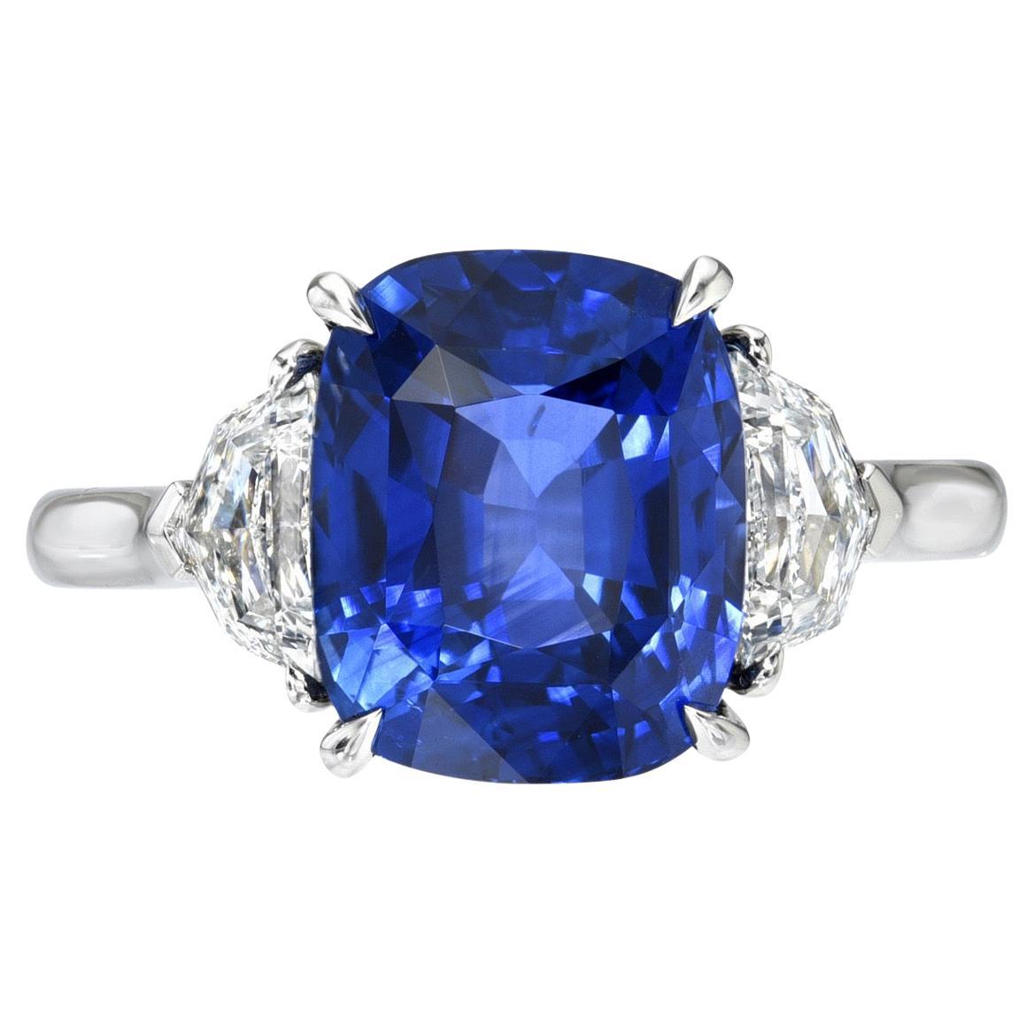Ceylon Blue Sapphire Three-Stone Platinum Ring with Cadillac Diamond Accents In New Condition In Beverly Hills, CA