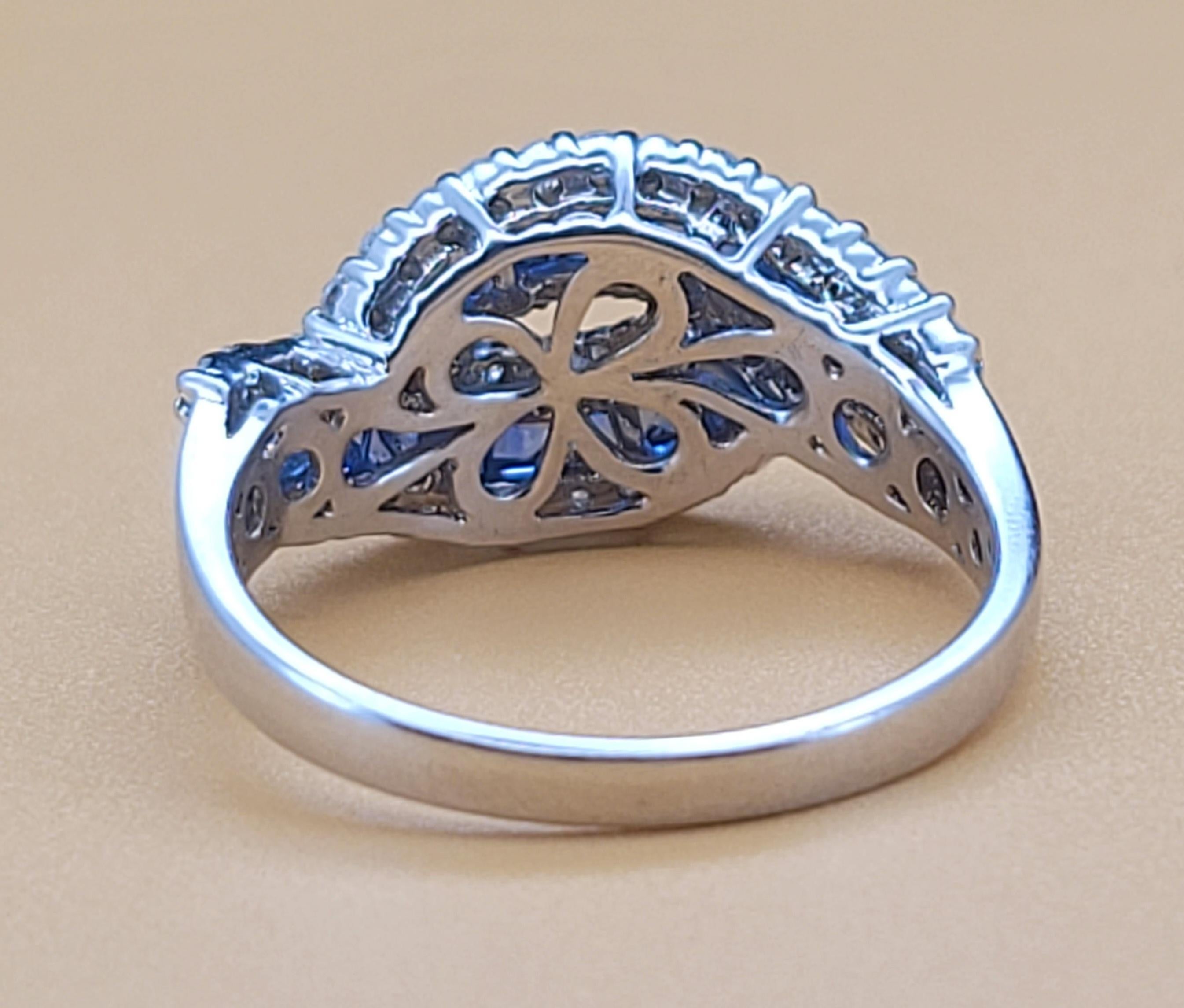 Sapphire Ring in 14K White Gold with Diamonds Size 6 In New Condition For Sale In New York, NY
