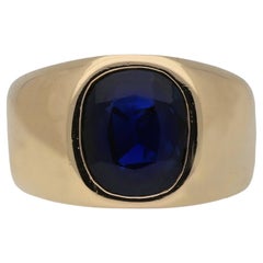 Anillo de zafiro en oro de 18 ct, francés, hacia 1970.