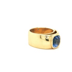 Bague ancienne en or jaune 18k 4,27ct saphir bleu, Circa 1960-1970