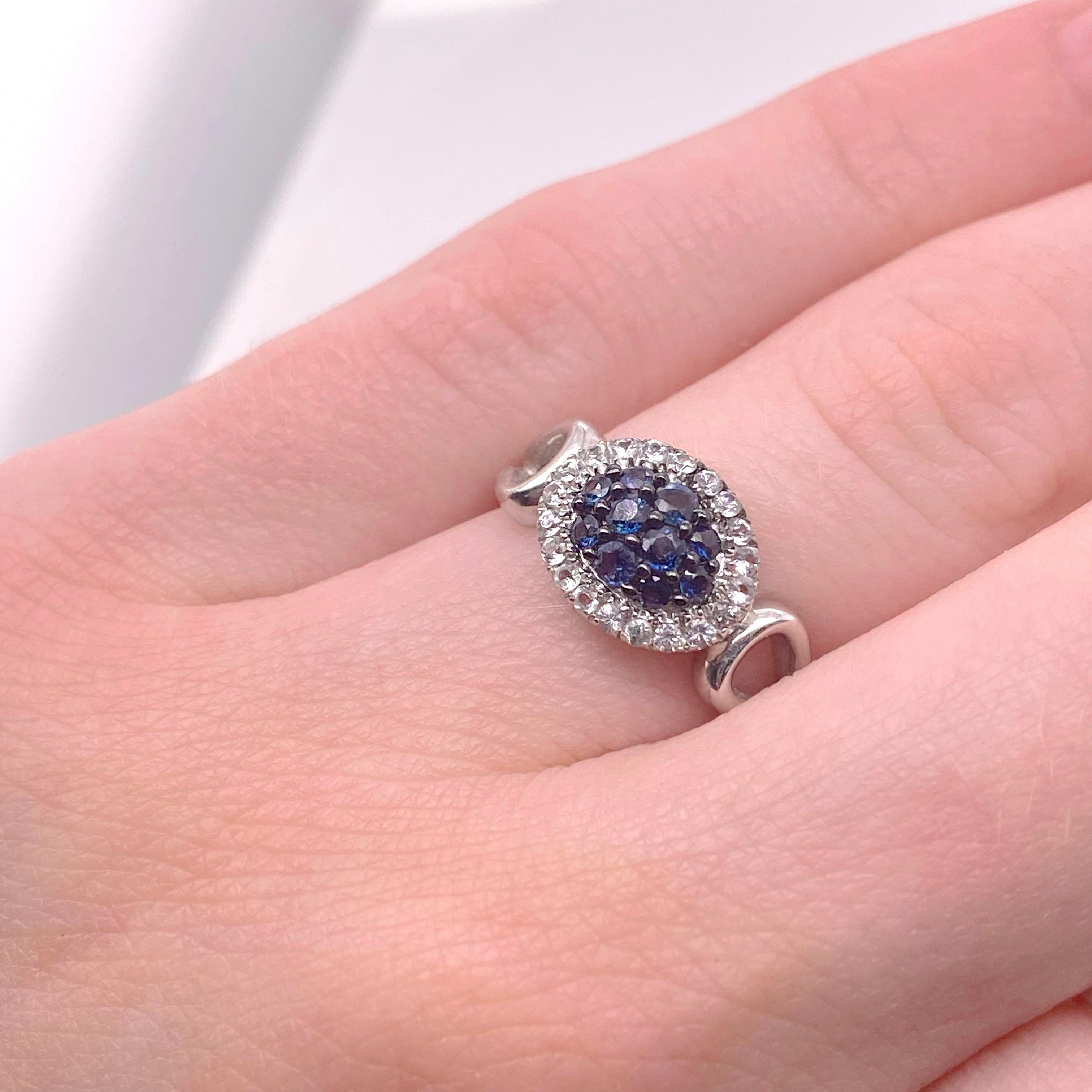 Qualità del metallo: Argento Sterling
Pietra preziosa: Zaffiro bianco
Numero di gemme: 20 
Peso totale della gemma: 0,30 carati di zaffiro bianco
Forma della pietra preziosa: Rotonda
Pietra preziosa: Zaffiro blu 
Numero di gemme: 10
Peso della