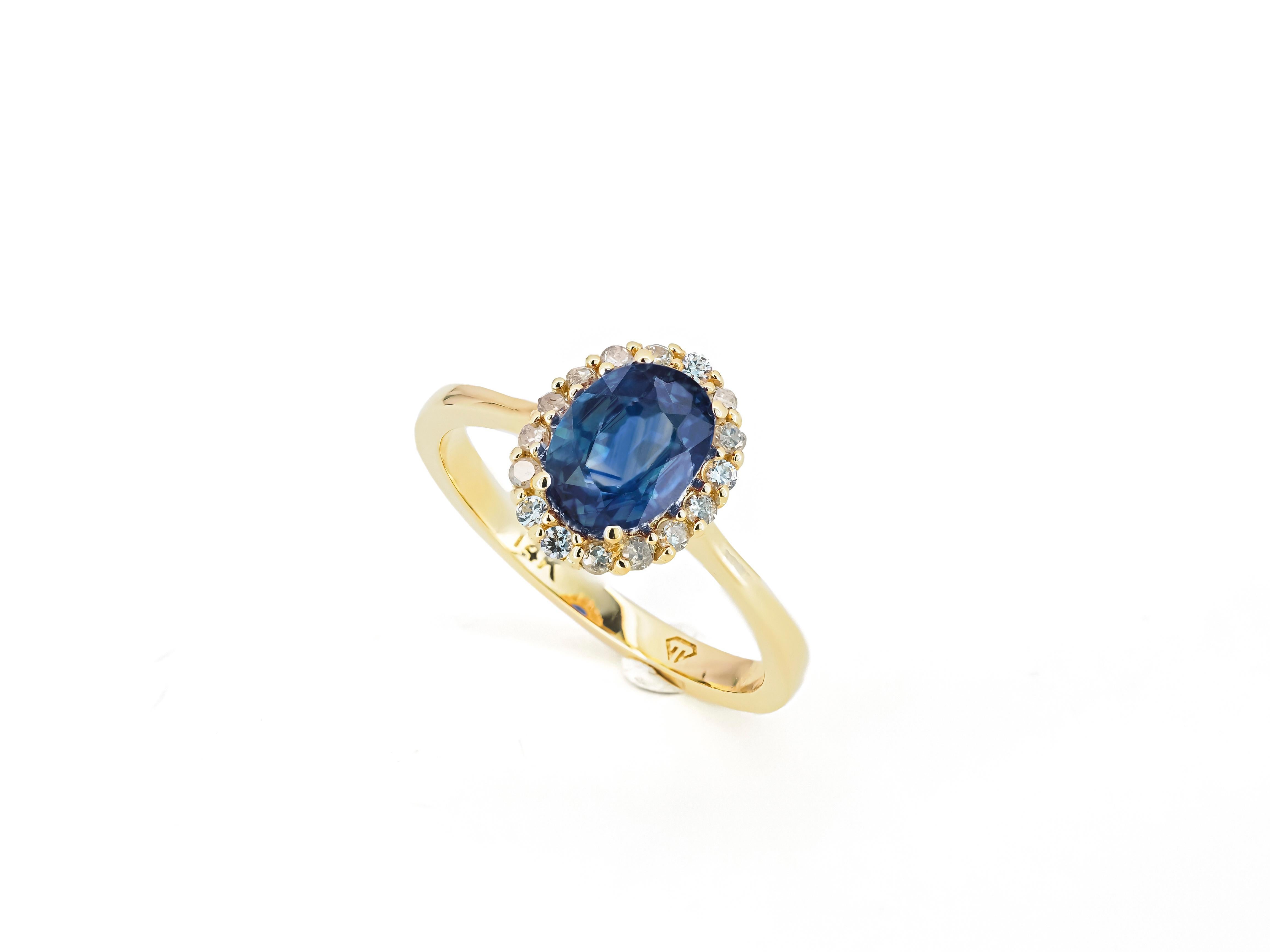 Sapphire ring with diamond halo. In New Condition For Sale In Istanbul, TR