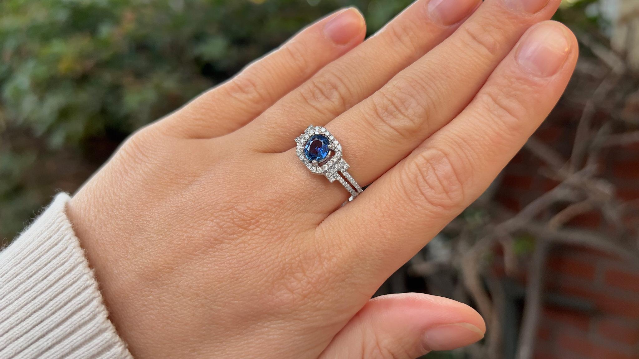 Saphir-Ring mit Diamanten 1,56 Karat 18K Weißgold im Zustand „Hervorragend“ im Angebot in Carlsbad, CA