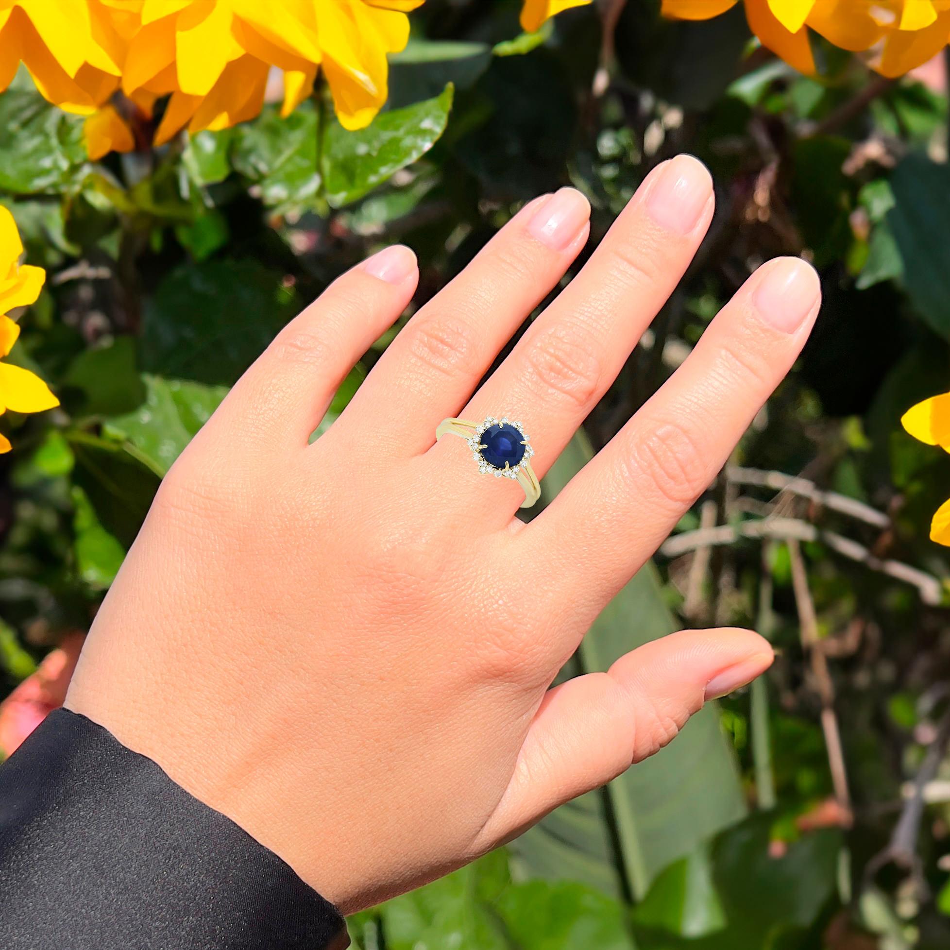 Round Cut Sapphire Ring With Diamonds 2.25 Carats 18K Yellow Gold