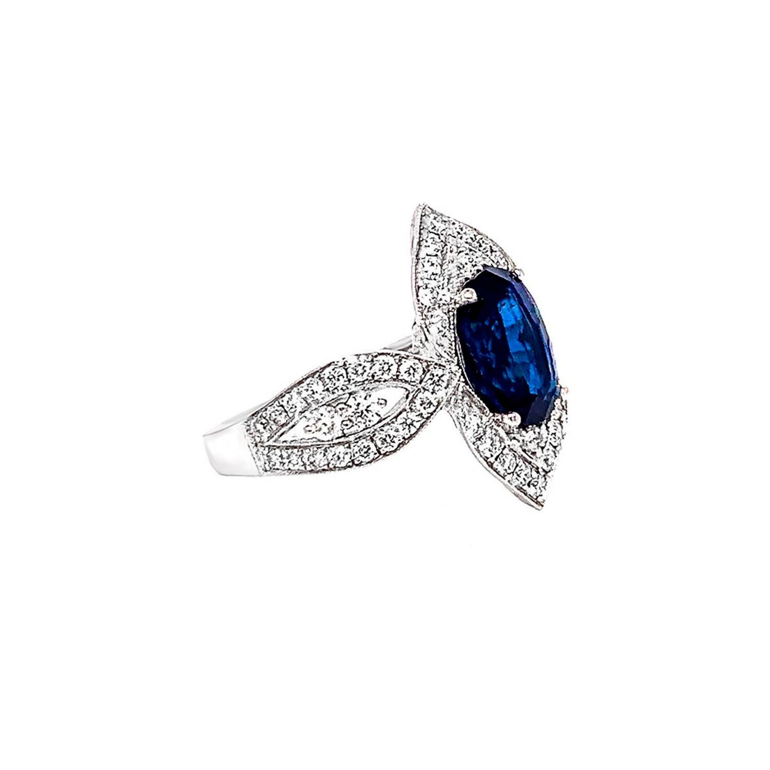 Sapphire Ring With Diamonds 3.27 Carats 18K White Gold In Excellent Condition For Sale In Laguna Niguel, CA
