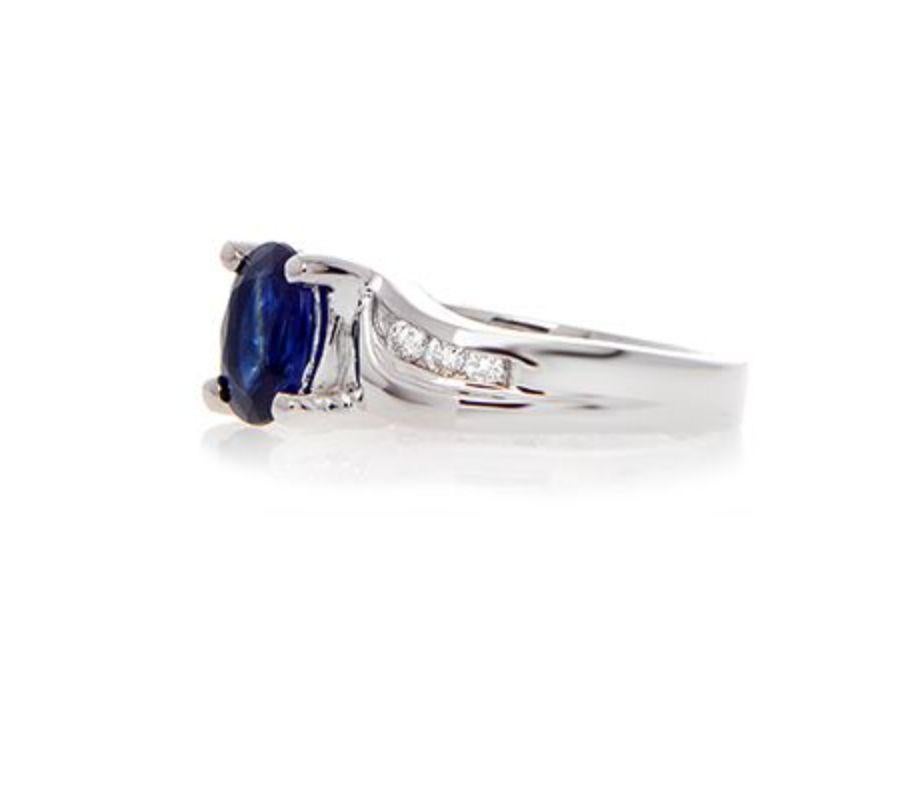 18k White Gold 1.52ct Sapphire Ring with .23ct Diamonds 

Item: # 01026
Metal: 18k W
Color Weight: 1.52 ct.
Diamond Weight: 0.23 ct.