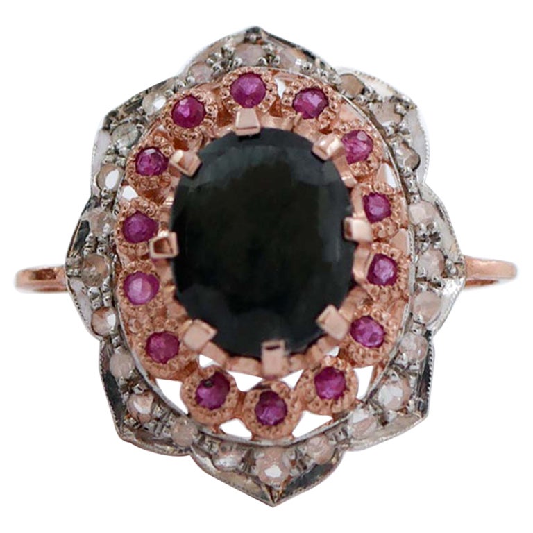 Anello con zaffiro, rubini, diamanti, oro rosa e argento.
