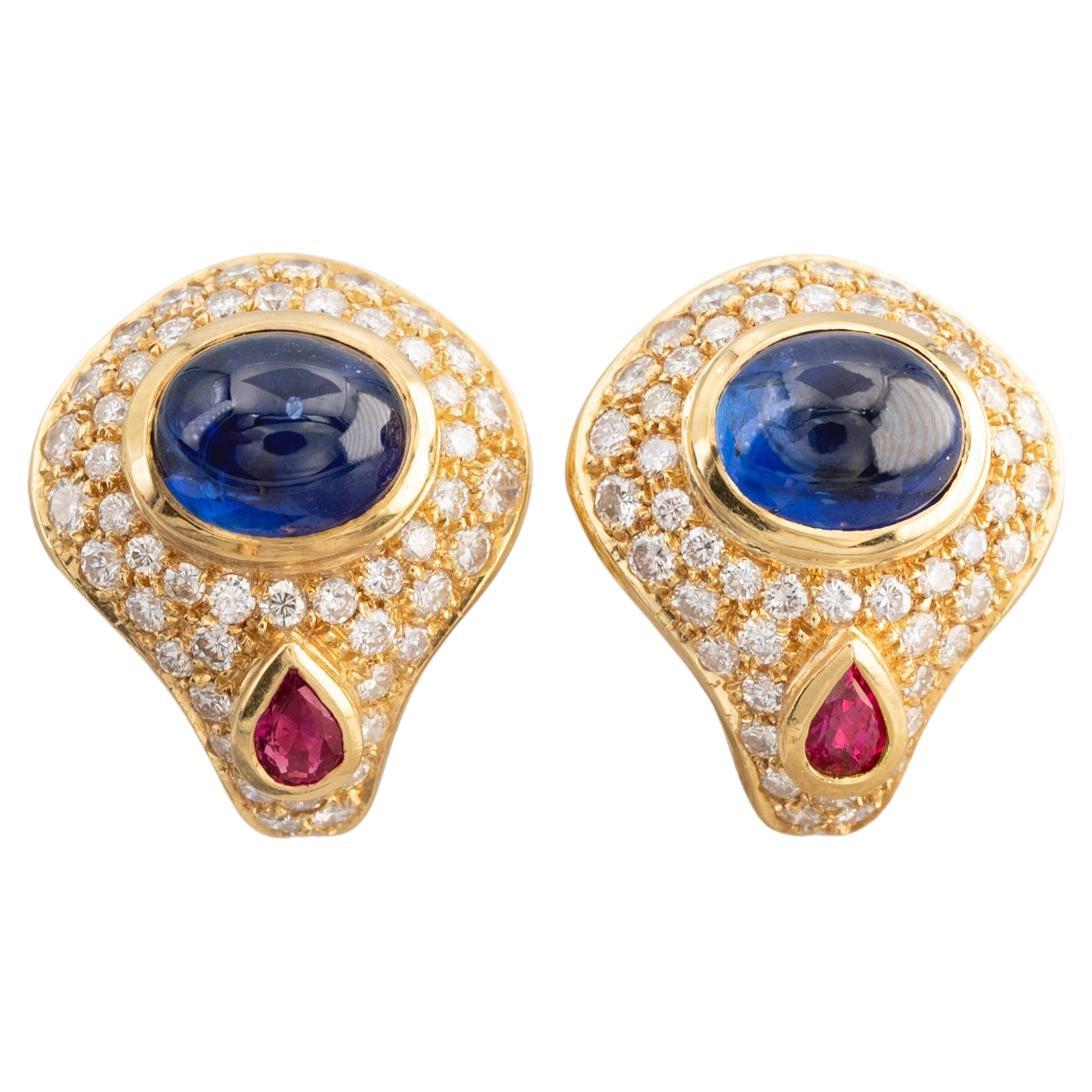 Boucles d'oreilles clips en or 18 carats saphir, rubis et diamant en vente